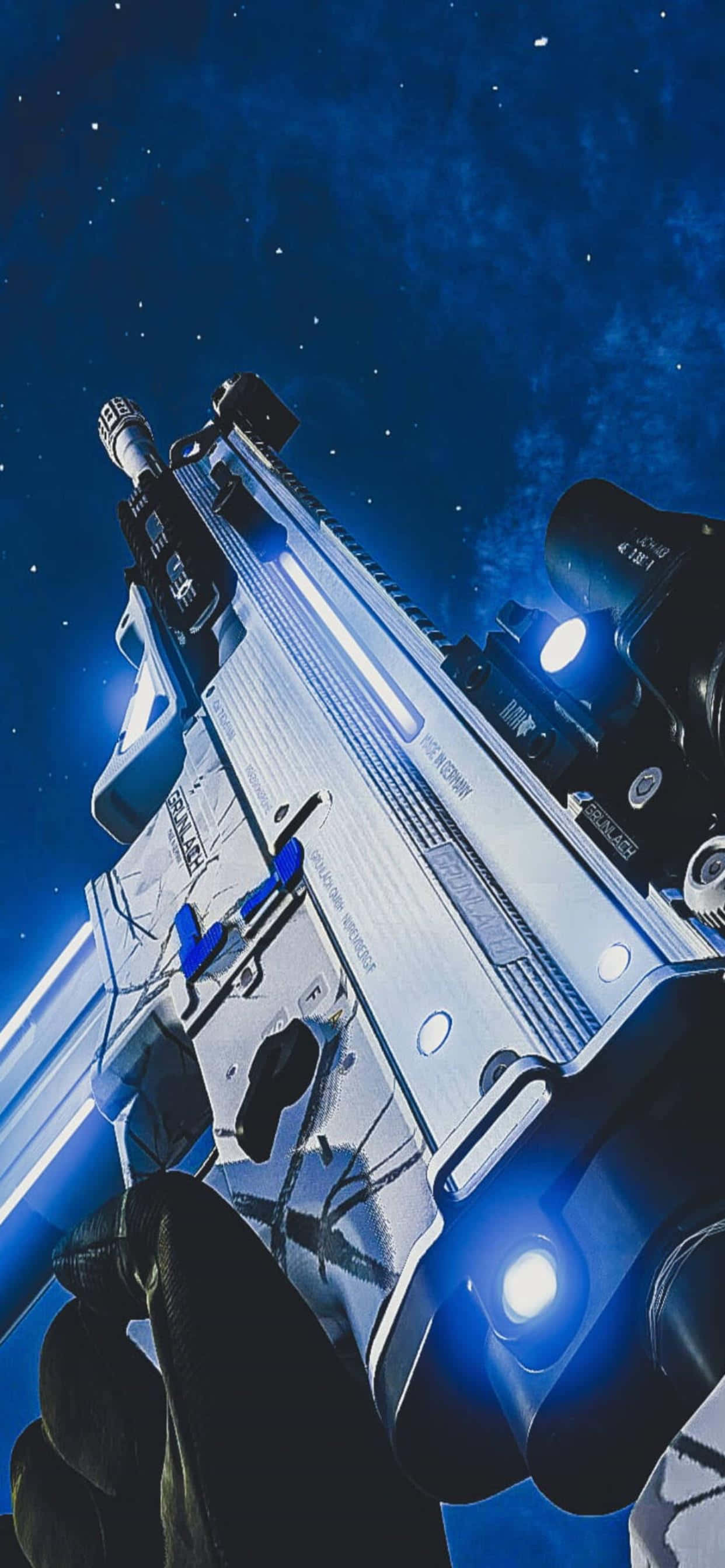 isang baril na may mga asul na liwanag sa langit Wallpaper