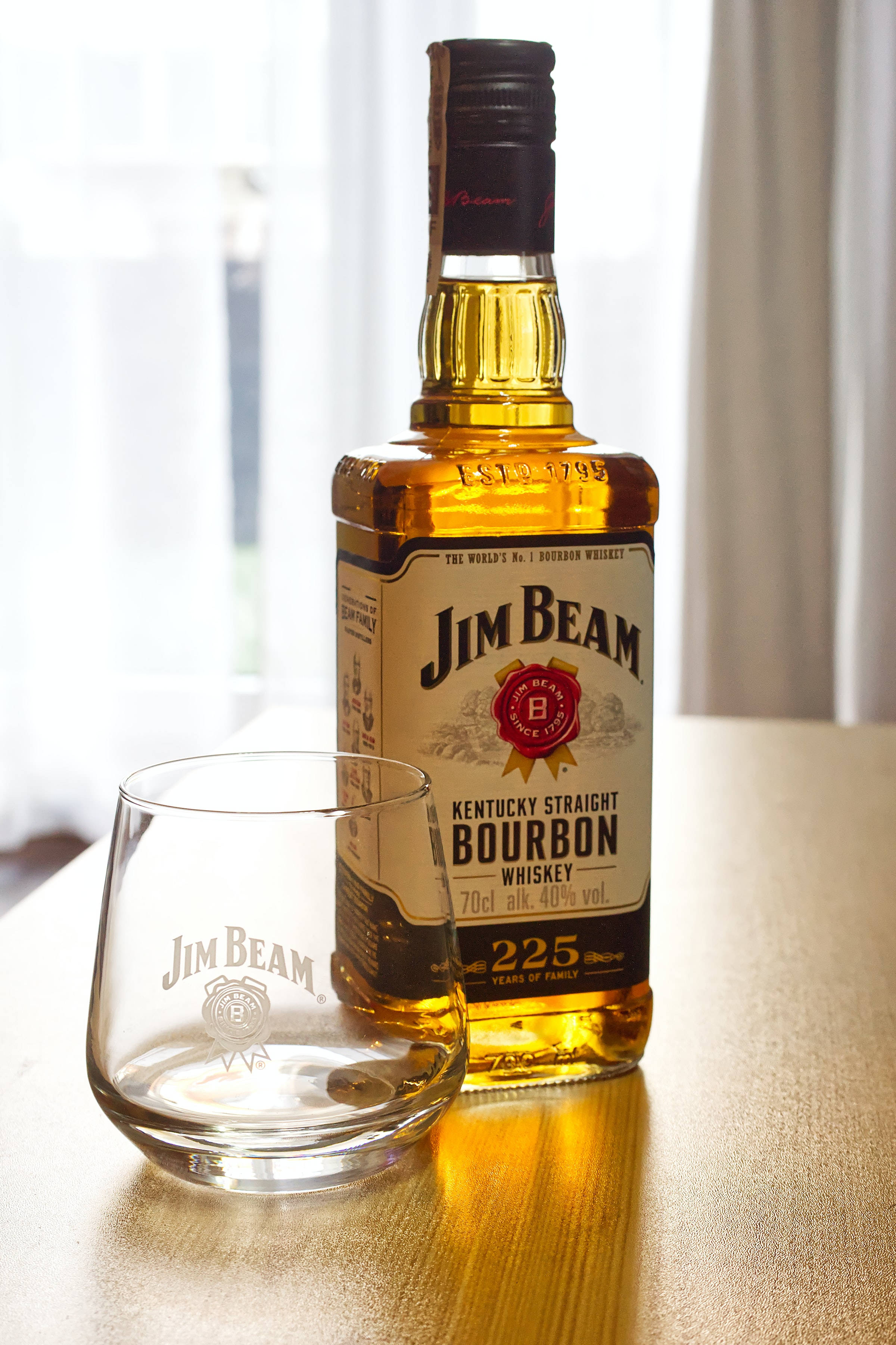 Isang Fine Bote ng Jim Beam Bourbon Whiskey Wallpaper