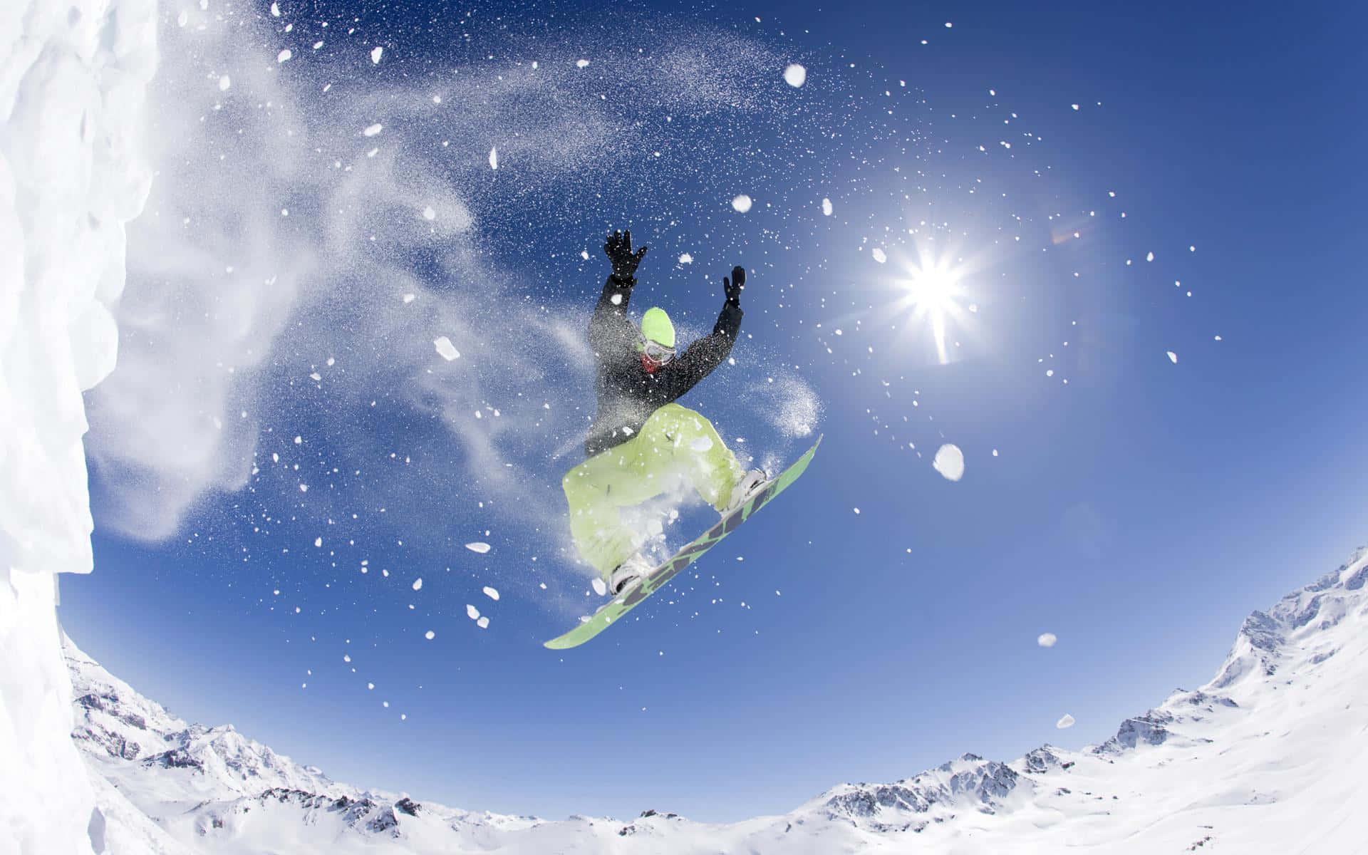 Isang Grupo ng mga Kaibigan na Nag-e-enjoy ng Snowboarding sa Isang Magandang Winter Day Wallpaper