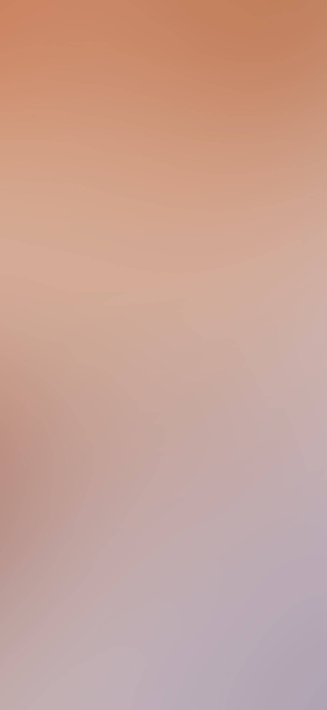 Isang istilosong beige na kulay na iPhone sa kamay Wallpaper