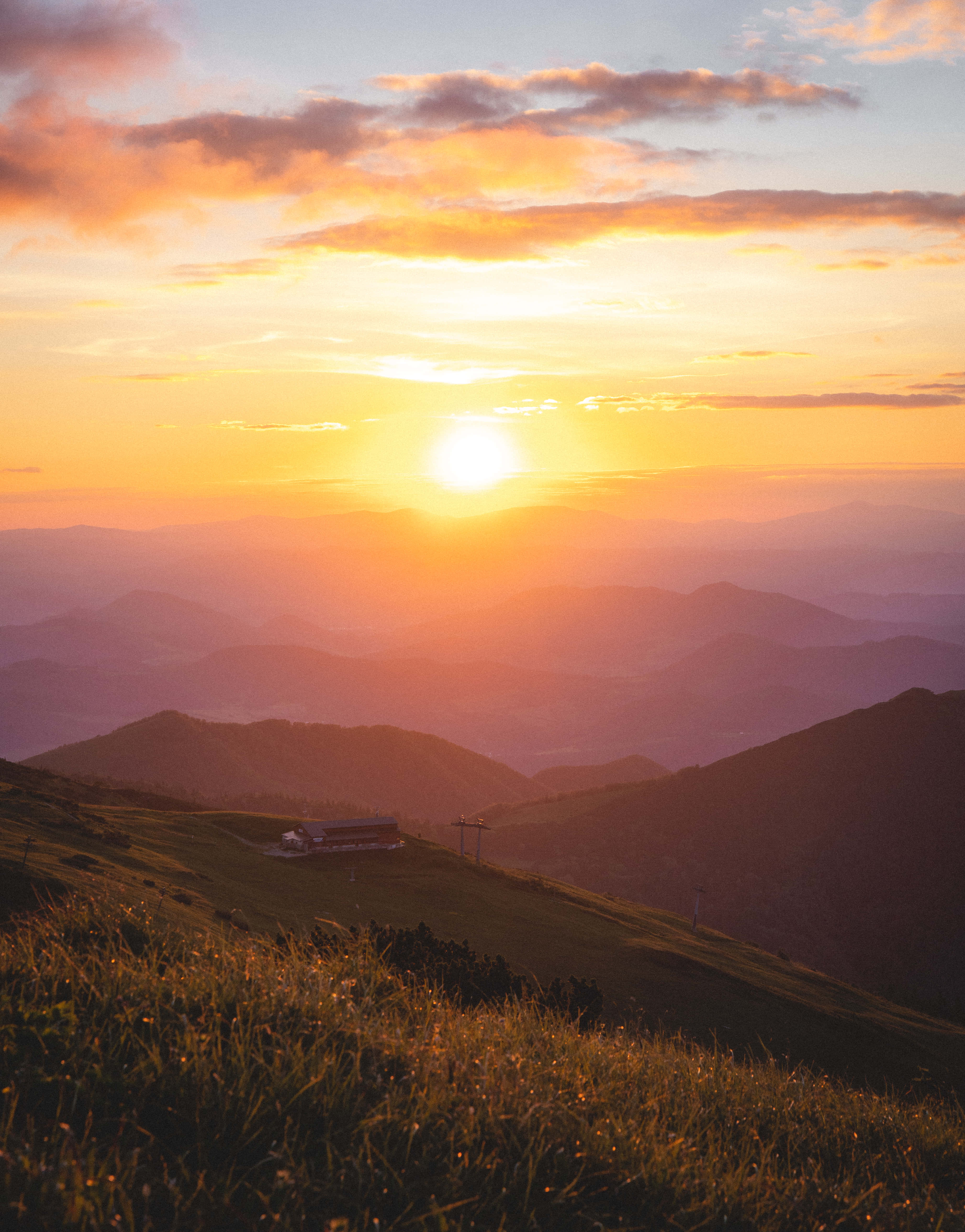 Isang kahanga-hangang pagsikat ng araw na sumasalo sa ganda ng bagong araw Wallpaper