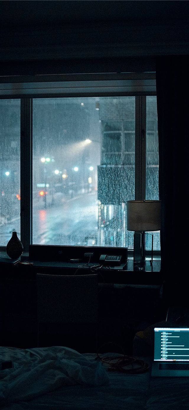 isang kama na may laptop dito Wallpaper