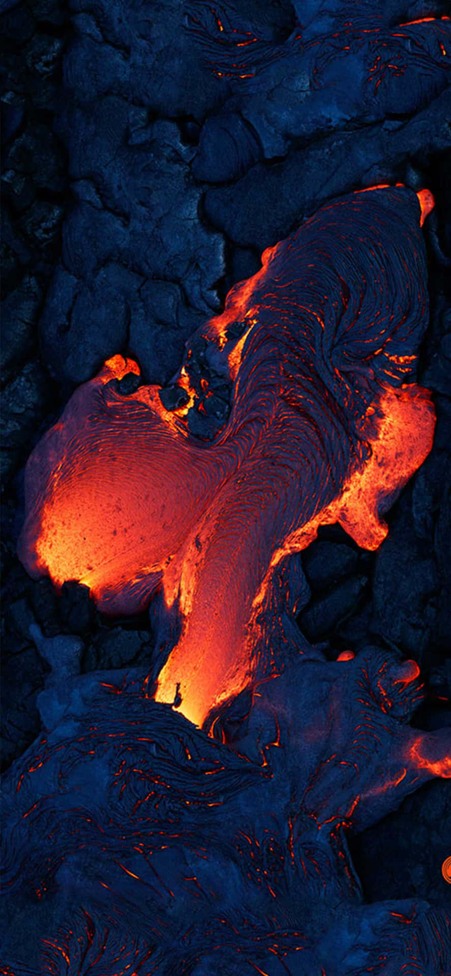 isang lalaki ay nakatayo sa lava Wallpaper