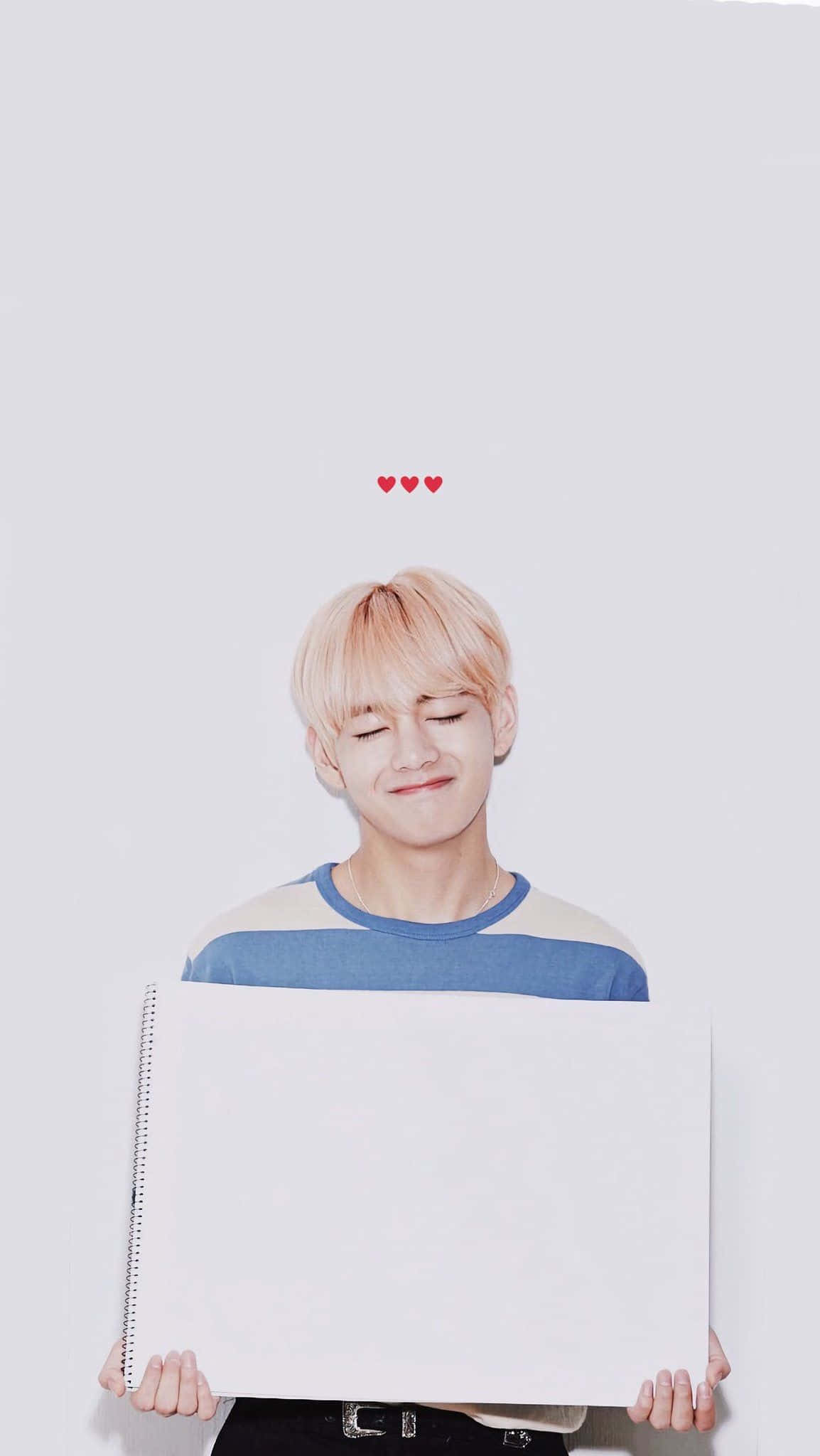 isang lalaking may hawak na puting board Wallpaper