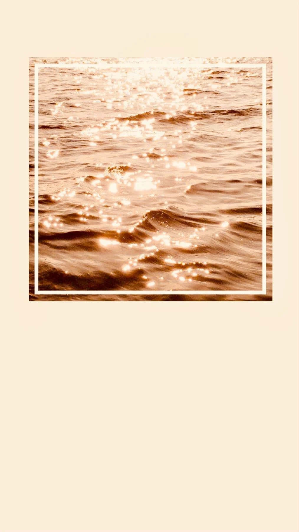 isang larawan ng paglubog ng araw sa ibabaw ng tubig Wallpaper