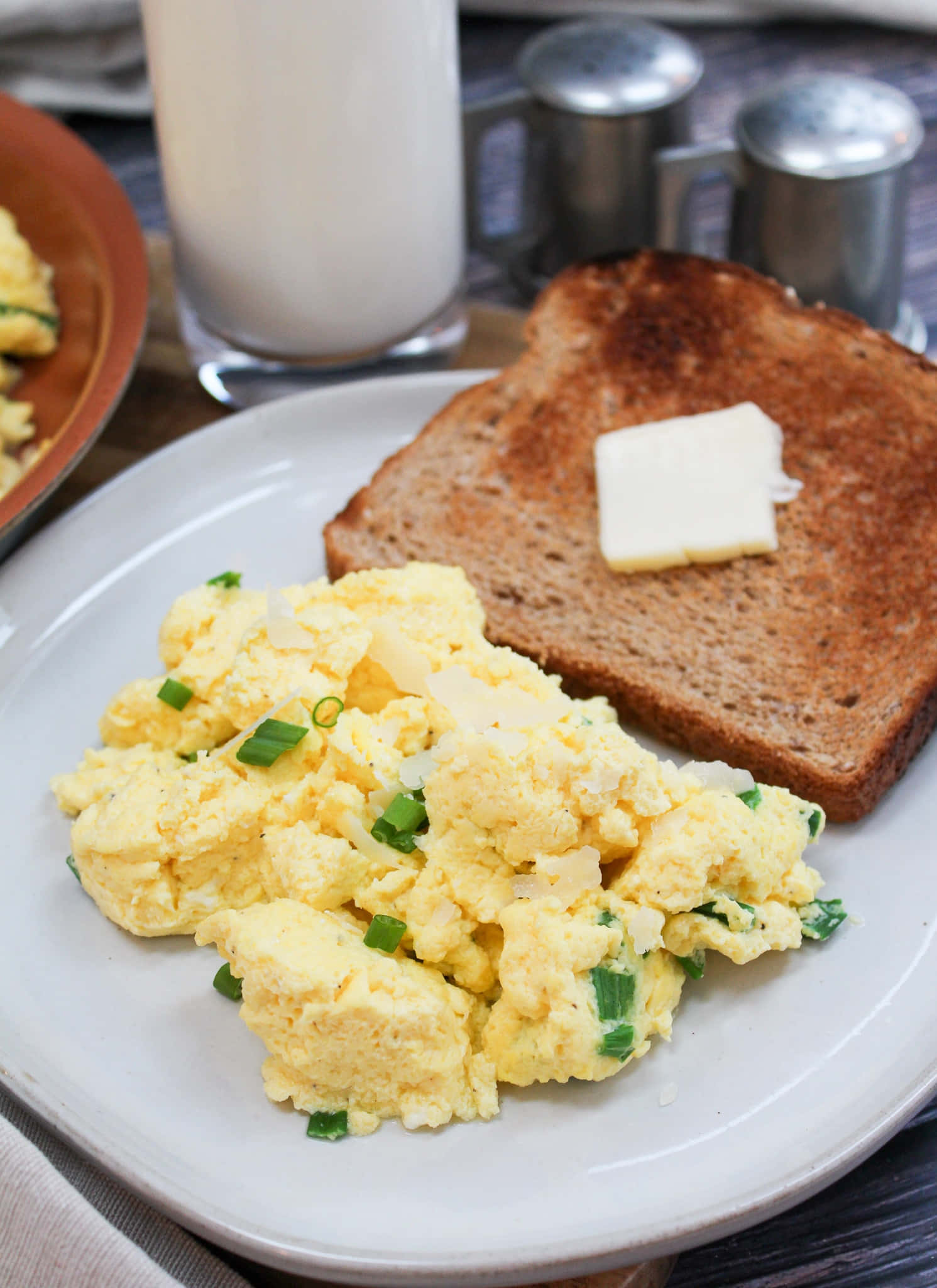 "Isang madali at simpleng scramble egg meal!" Wallpaper