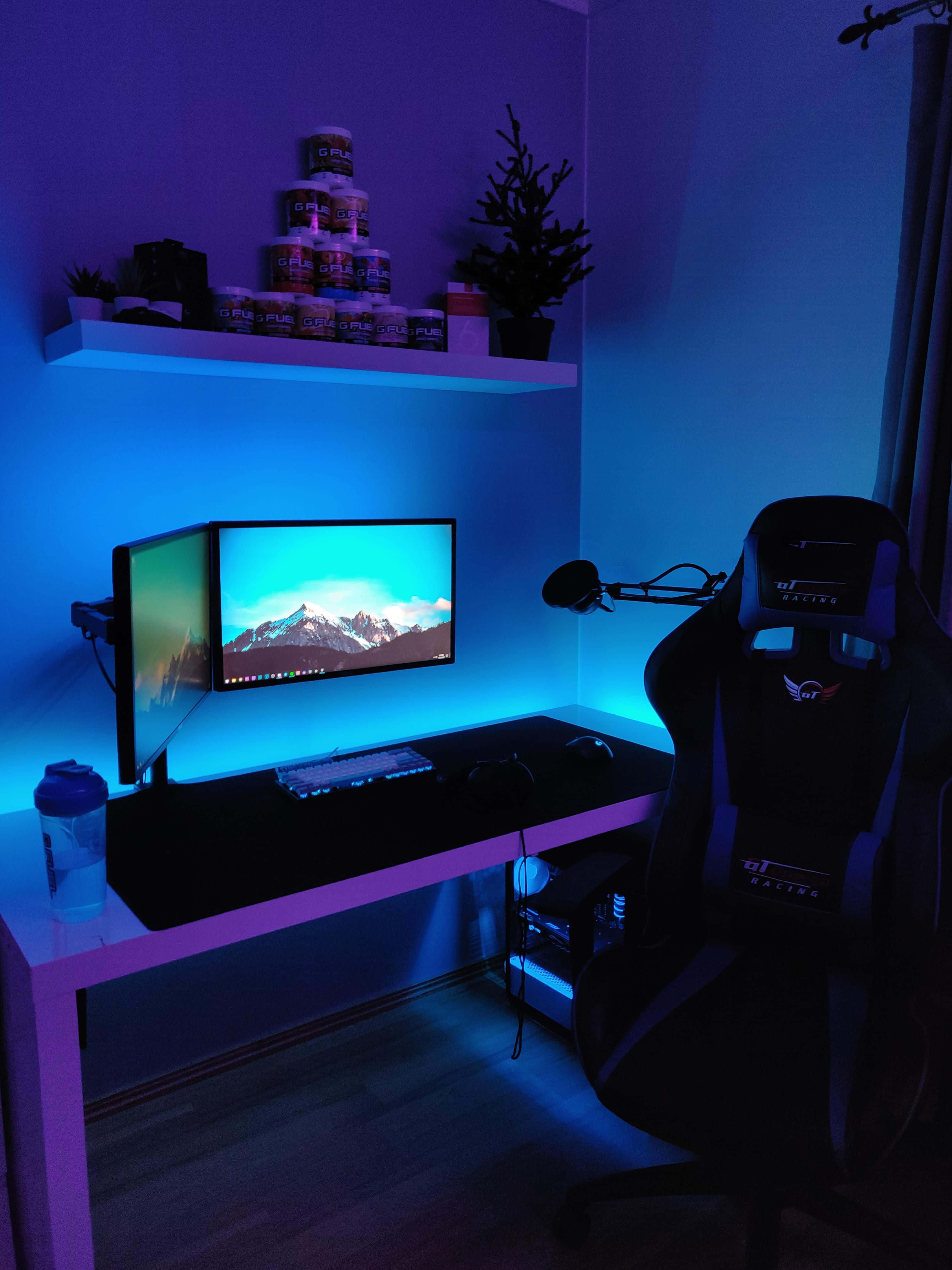 Isang makinis at malakas na gaming PC setup na handa para sa lahat ng iyong gaming na pangangaylangan. Wallpaper