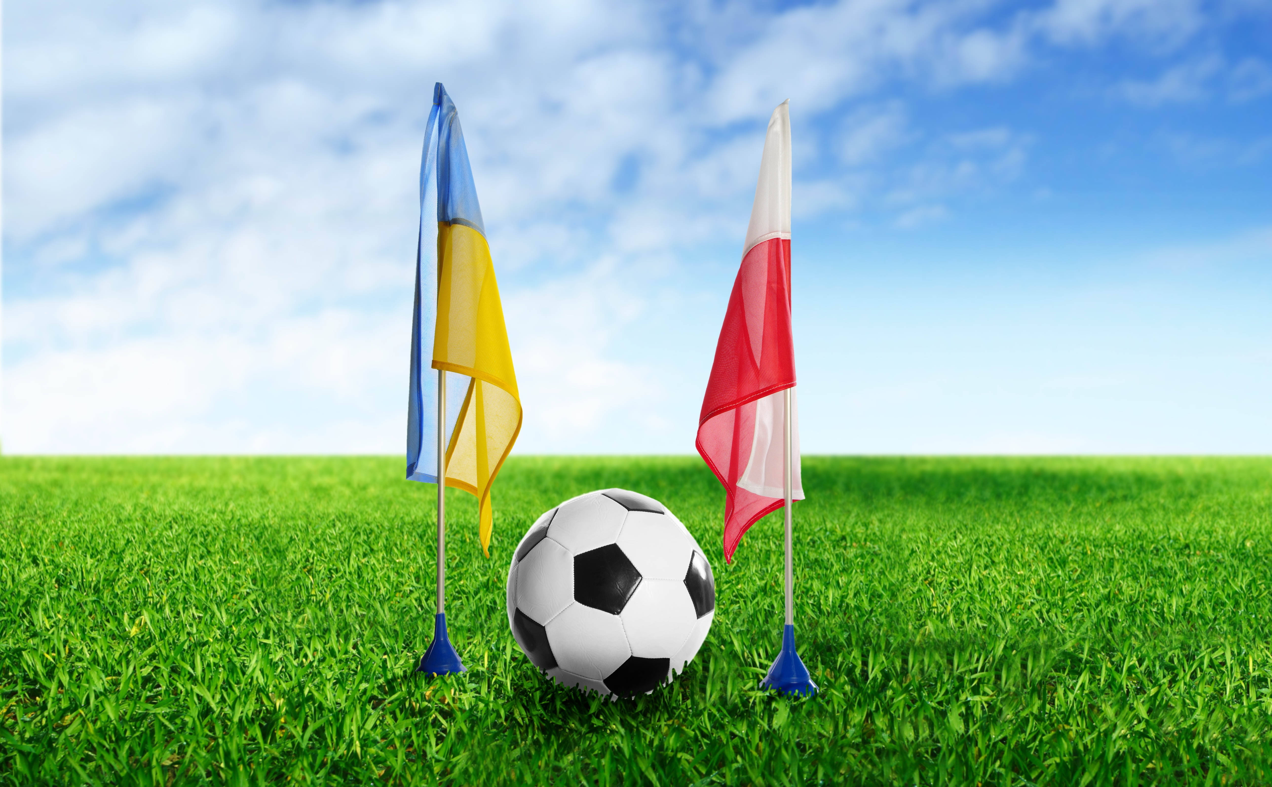 Caption: Isang Matinding Football Match sa Pagitan ng Ukraine at Poland Wallpaper