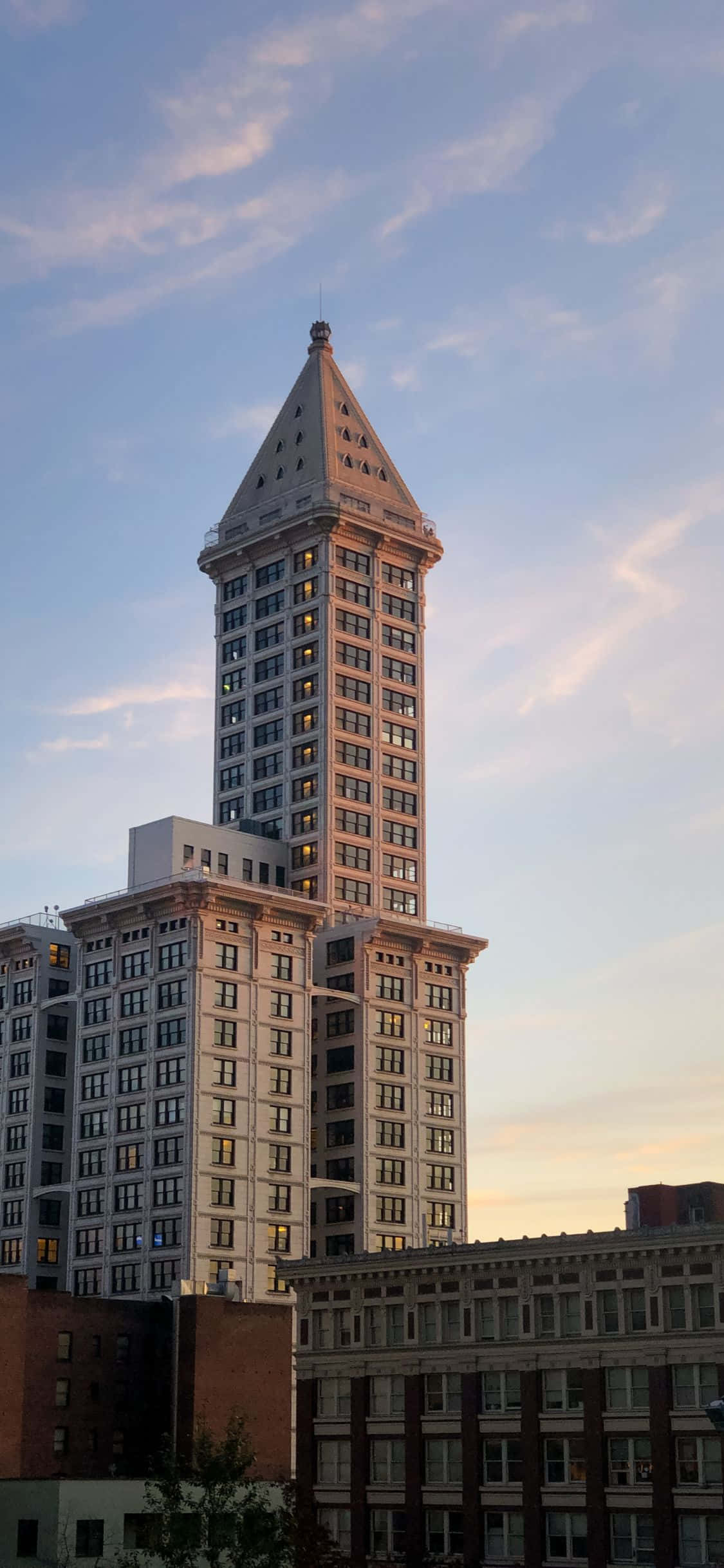 "Isang Nakakagulat at Di-malilimutan na Tanaw ng Seattle". Wallpaper