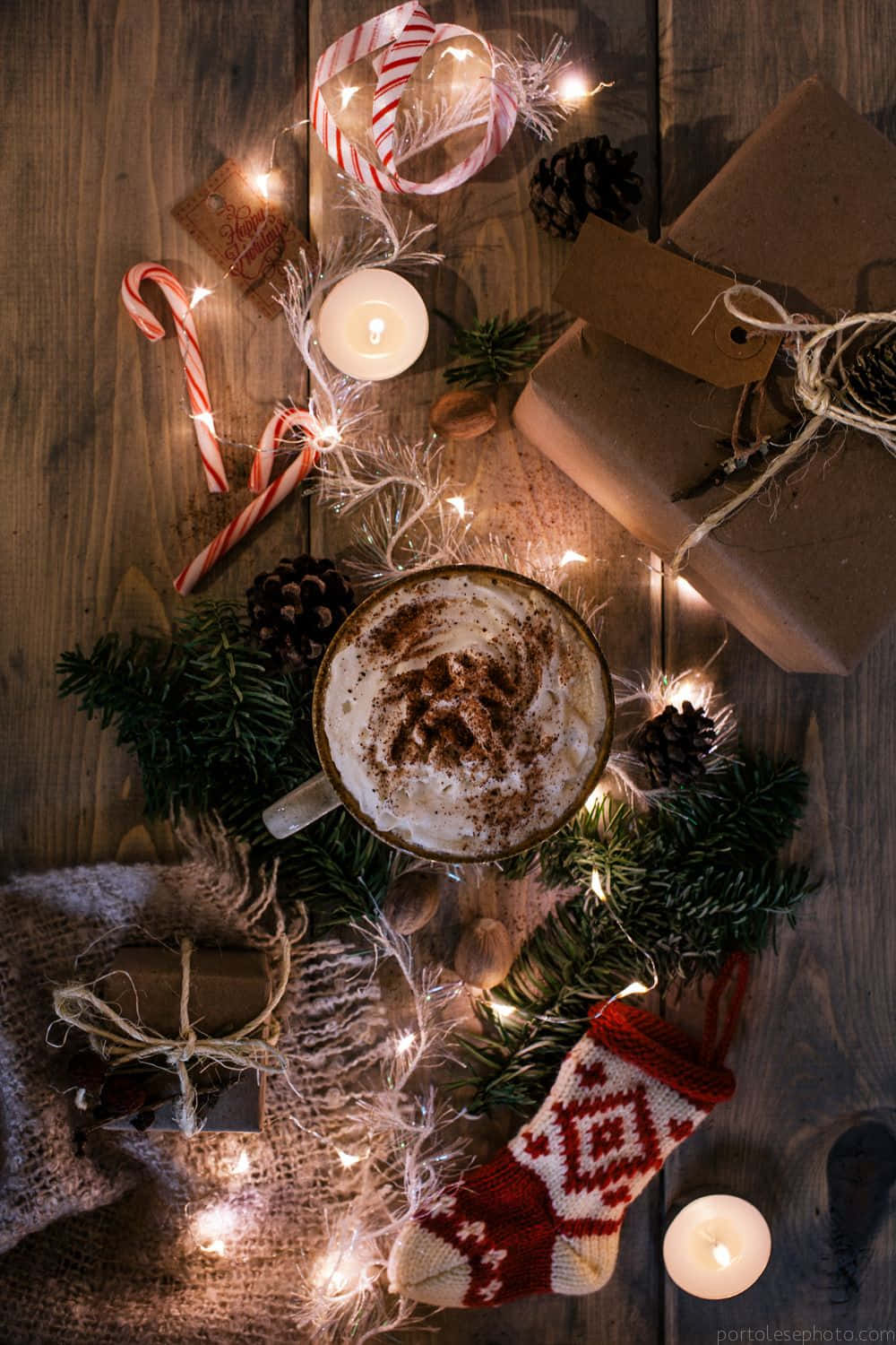 Isang natatanging holiday aesthetic upang magdala ng saya ng Pasko. Wallpaper