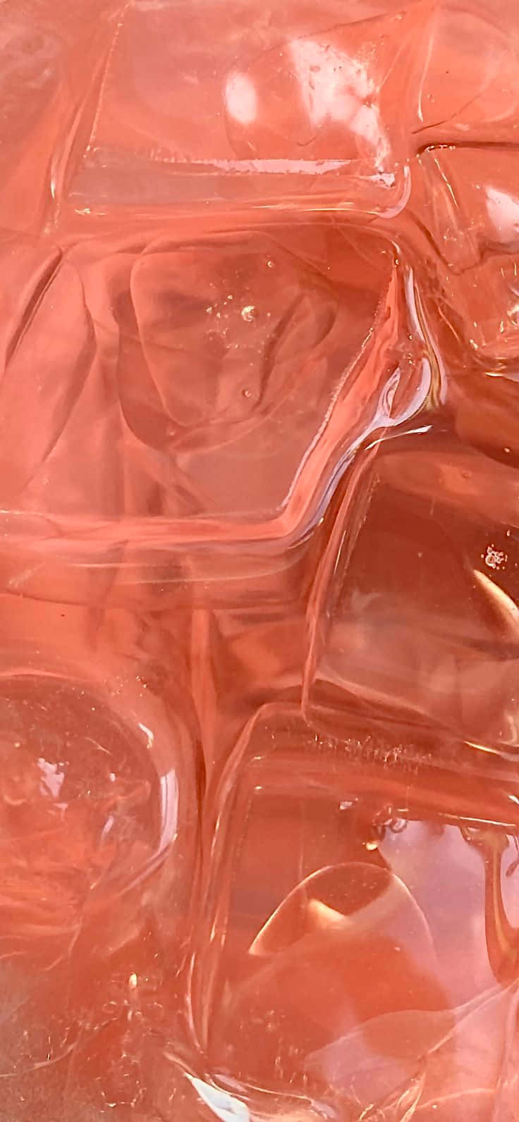 isang pink na likido ay nasa isang baso Wallpaper
