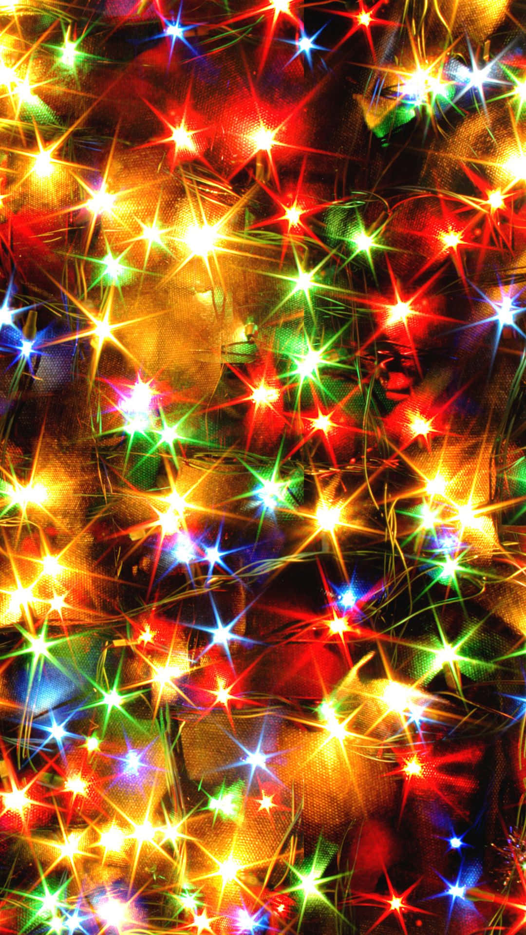 isang puno ng pasko na may mga ilaw Wallpaper