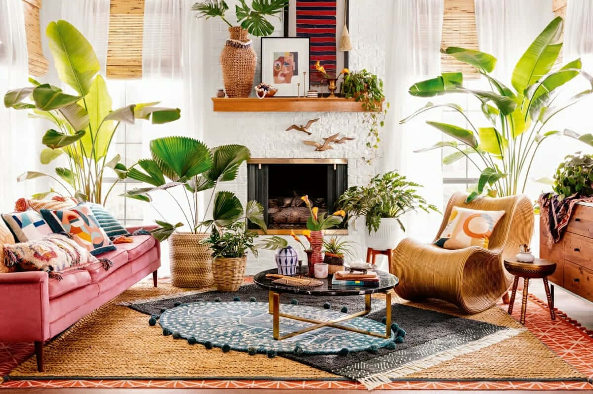 isang sala na puno ng mga halaman at kasangkapan Wallpaper