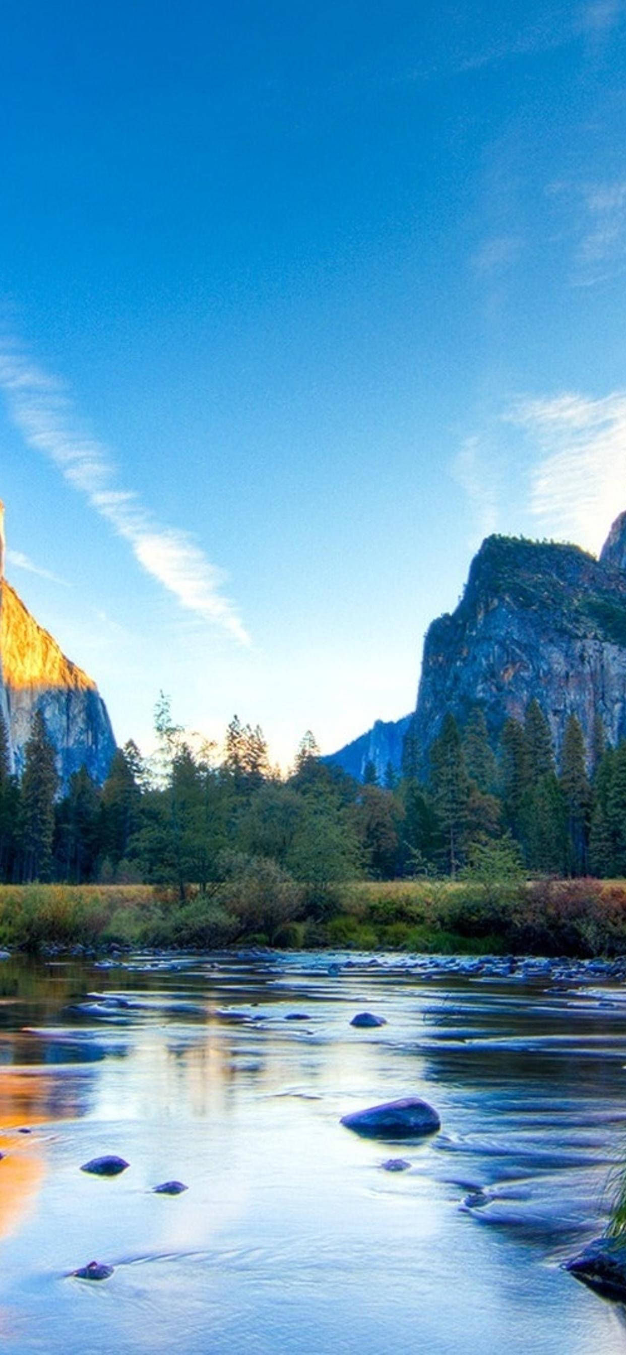 Isang shot ng Half Dome sa Yosemite National Park mula sa isang iPhone Wallpaper