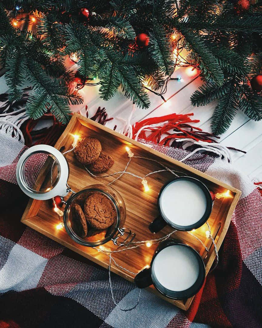 isang tray na may mga cookies at gatas sa tabi ng Christmas tree Wallpaper