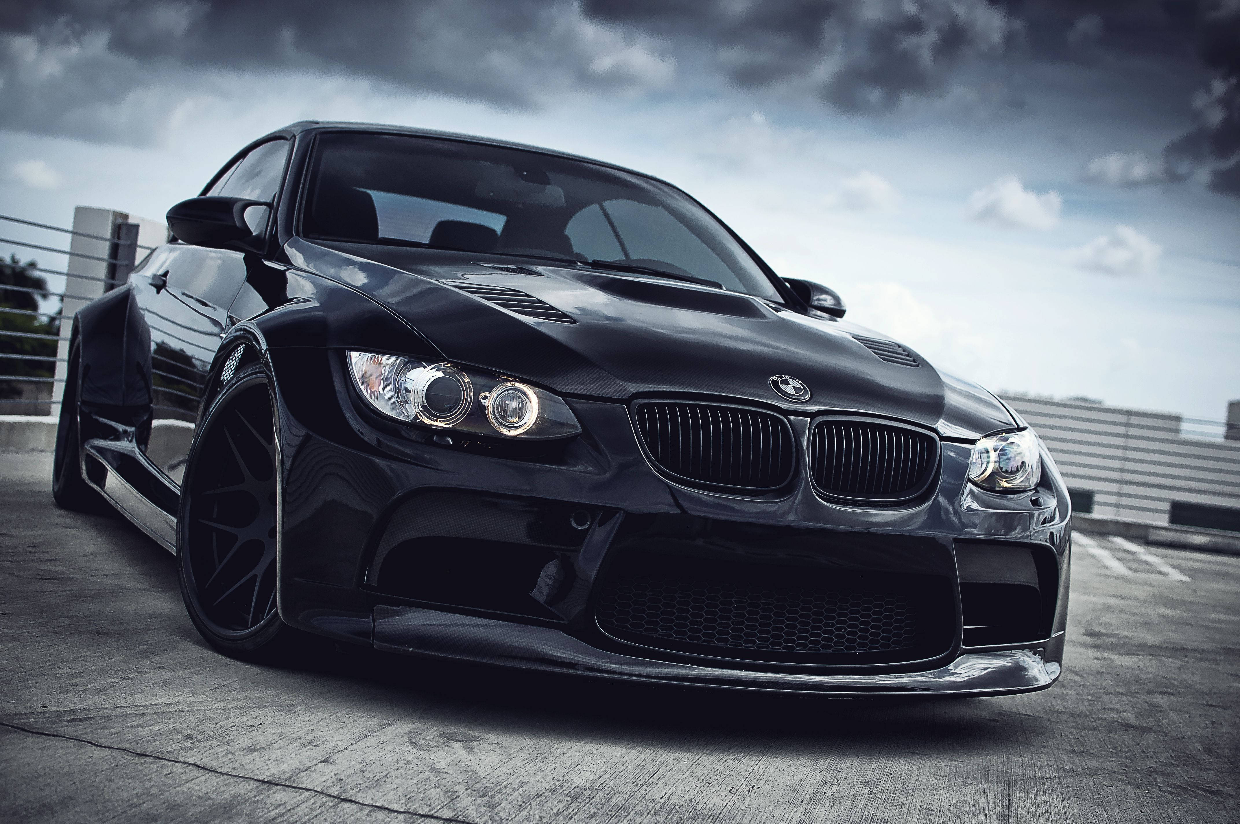 Itim na BMW 4K Laptop na Kotse Wallpaper