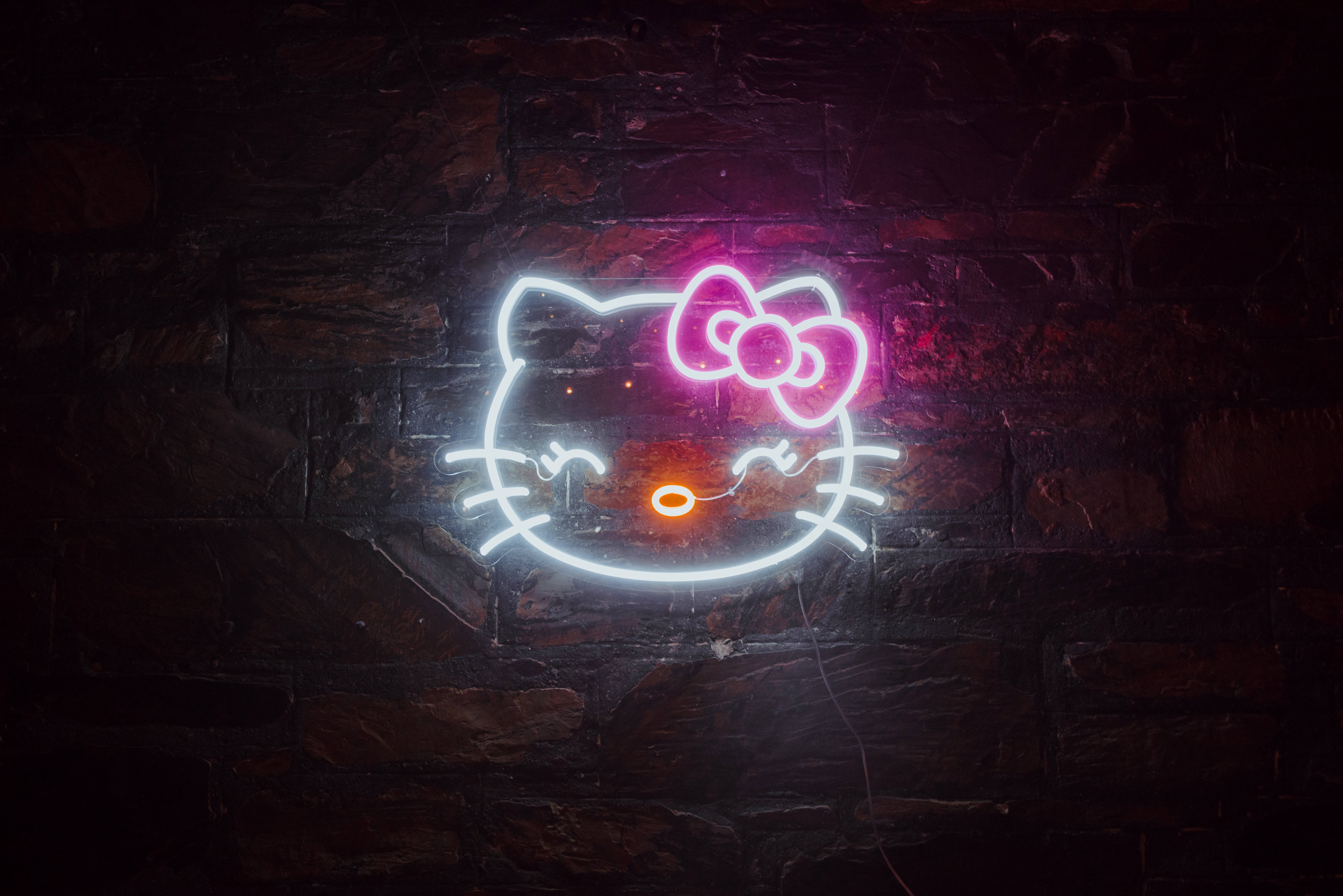 Itim na Hello Kitty sa Mga Ilaw na Neon Wallpaper