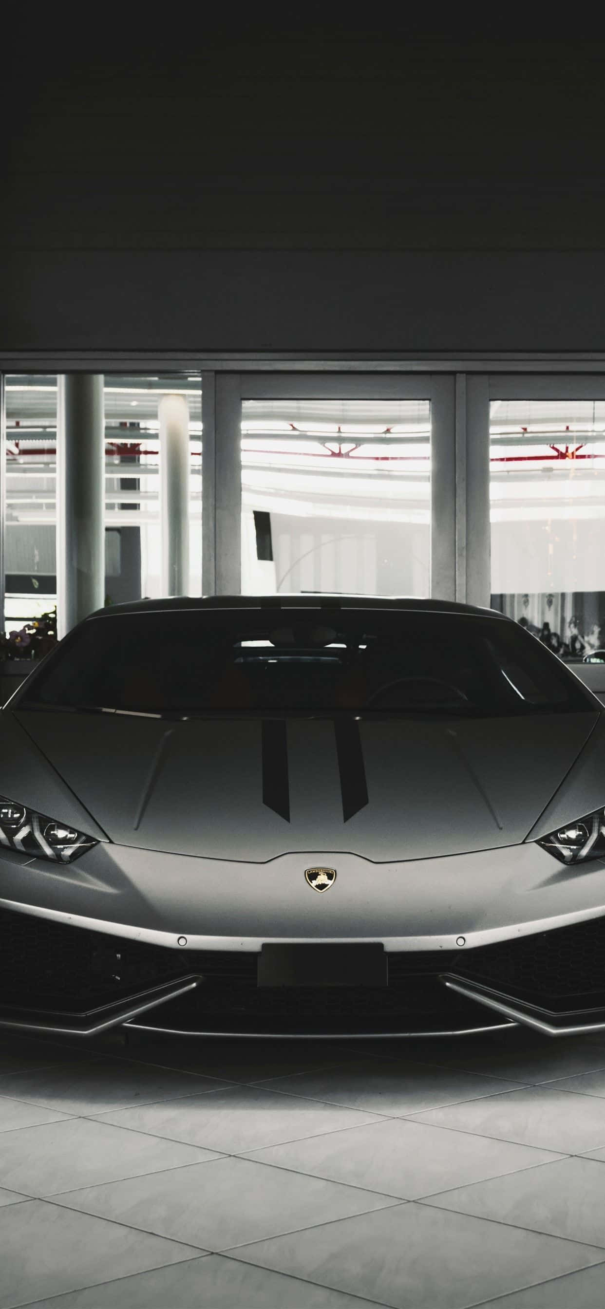 Itim na Lamborghini iPhone Harap na Tanaw Wallpaper