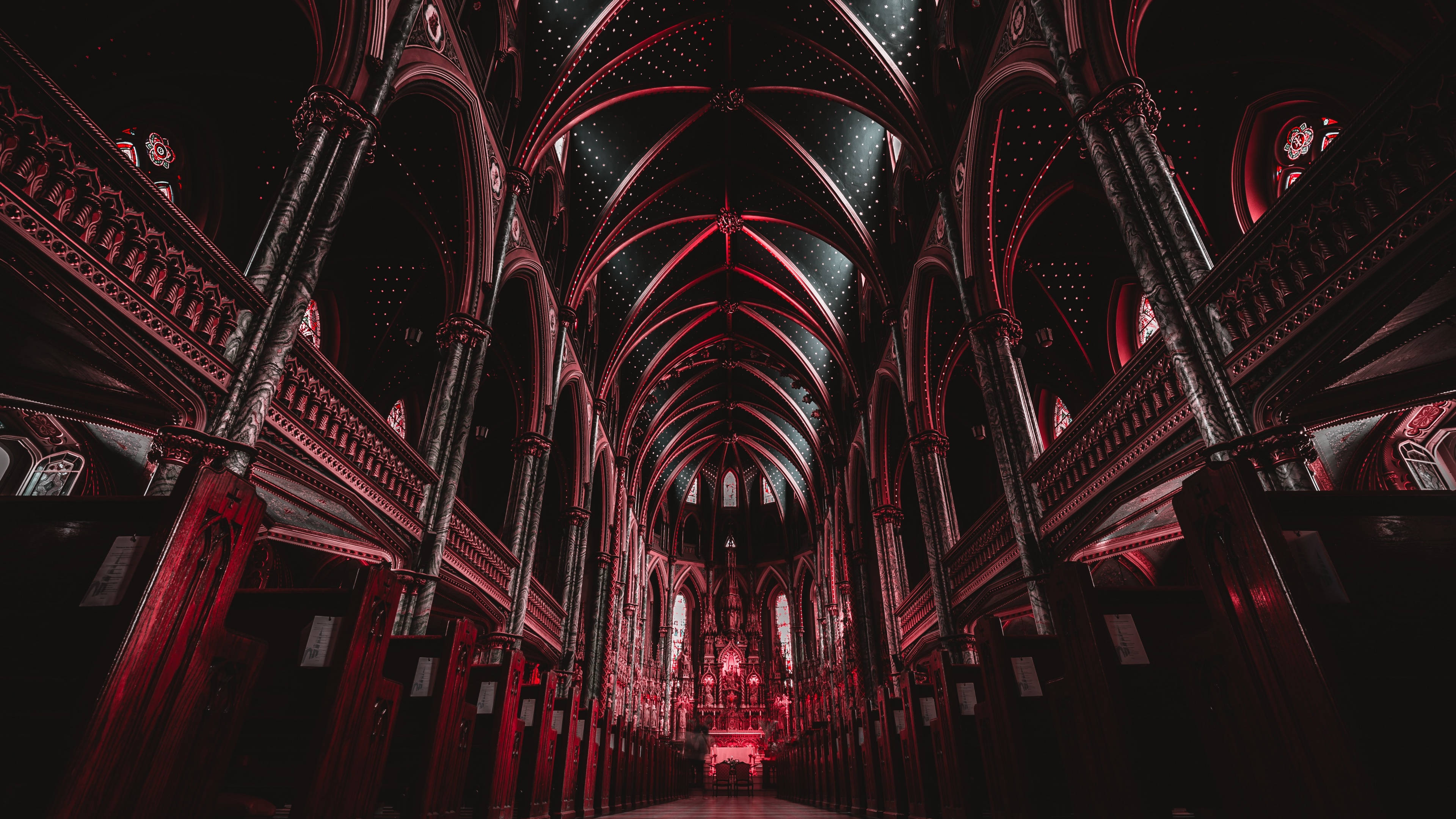 Itim na Pula 4K Katedral Wallpaper