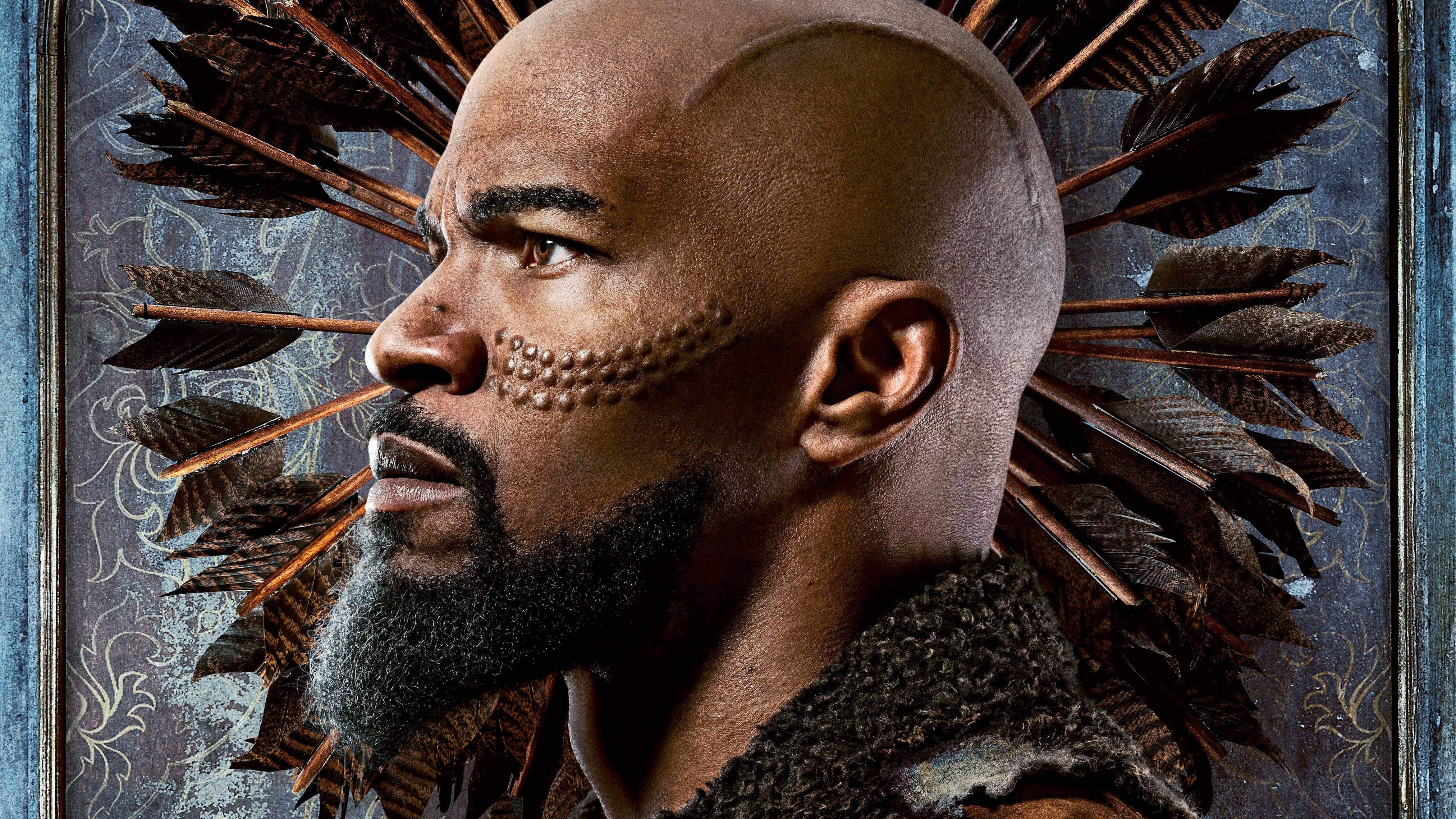 Jamie Foxx sa kanyang papel bilang Robin Hood sa 2018 film Wallpaper