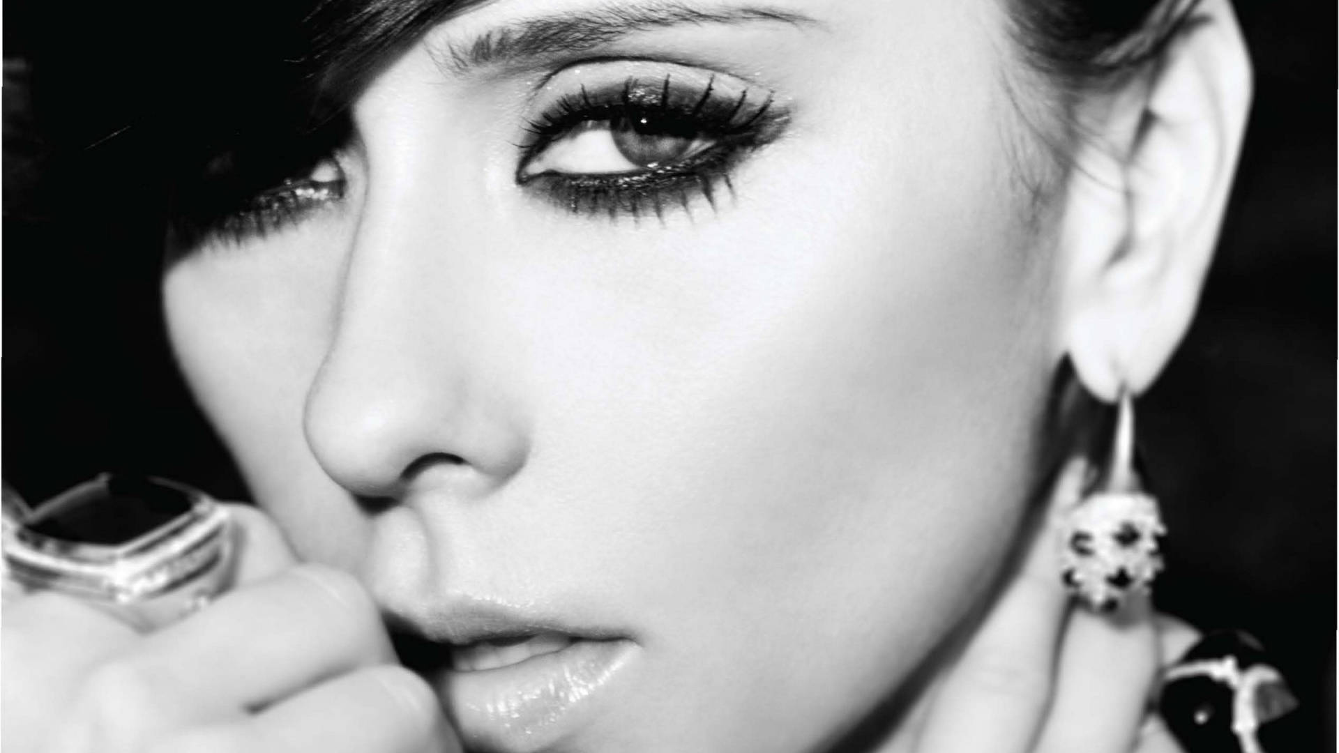 Jennifer Love Hewitt Nakakasilaw na Tingin Wallpaper