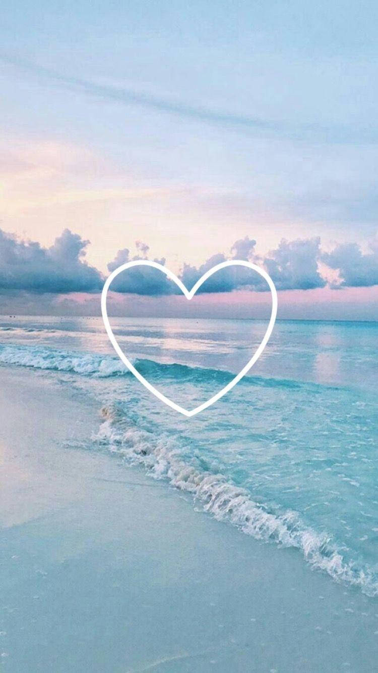Kaakit-akit na Pastel Blue Aesthetic Beach na May Puso Wallpaper