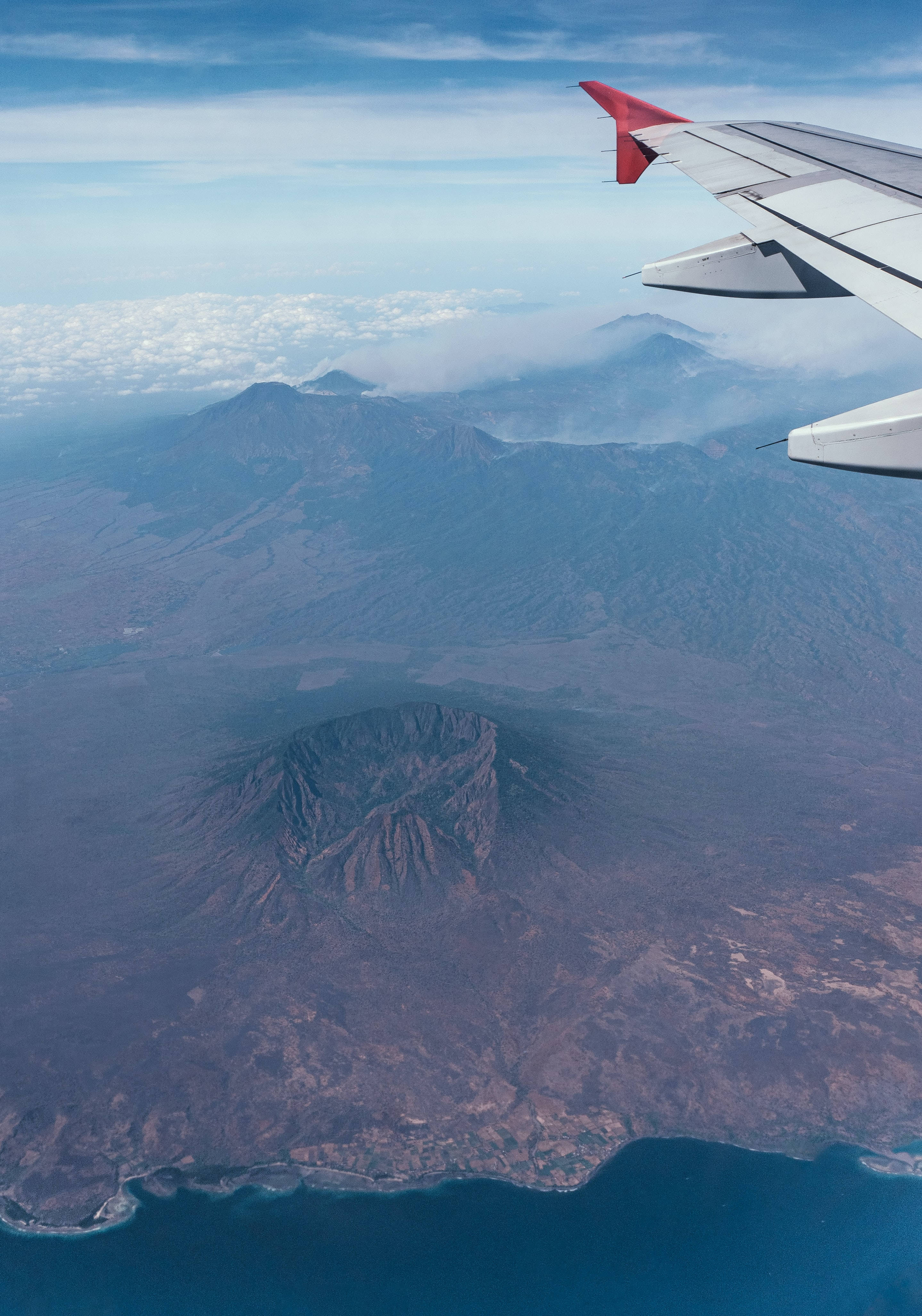 Kahanga-hangang Aerial View ng Airplane Wing Wallpaper
