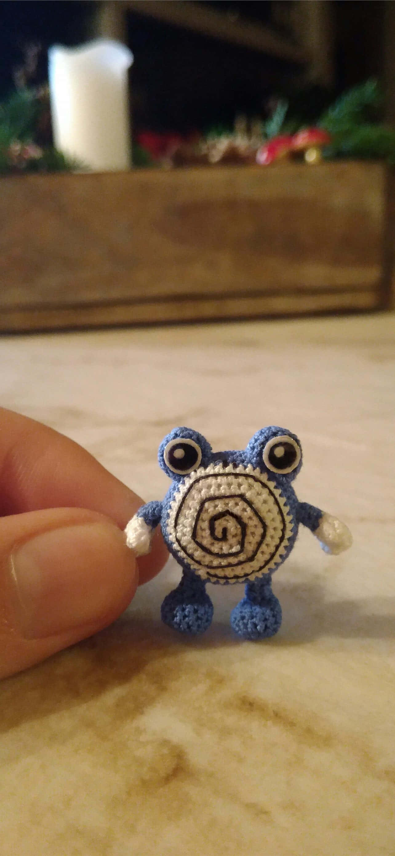 Kahanga-hangang Handmade Crochet Poliwhirl Showpiece Wallpaper