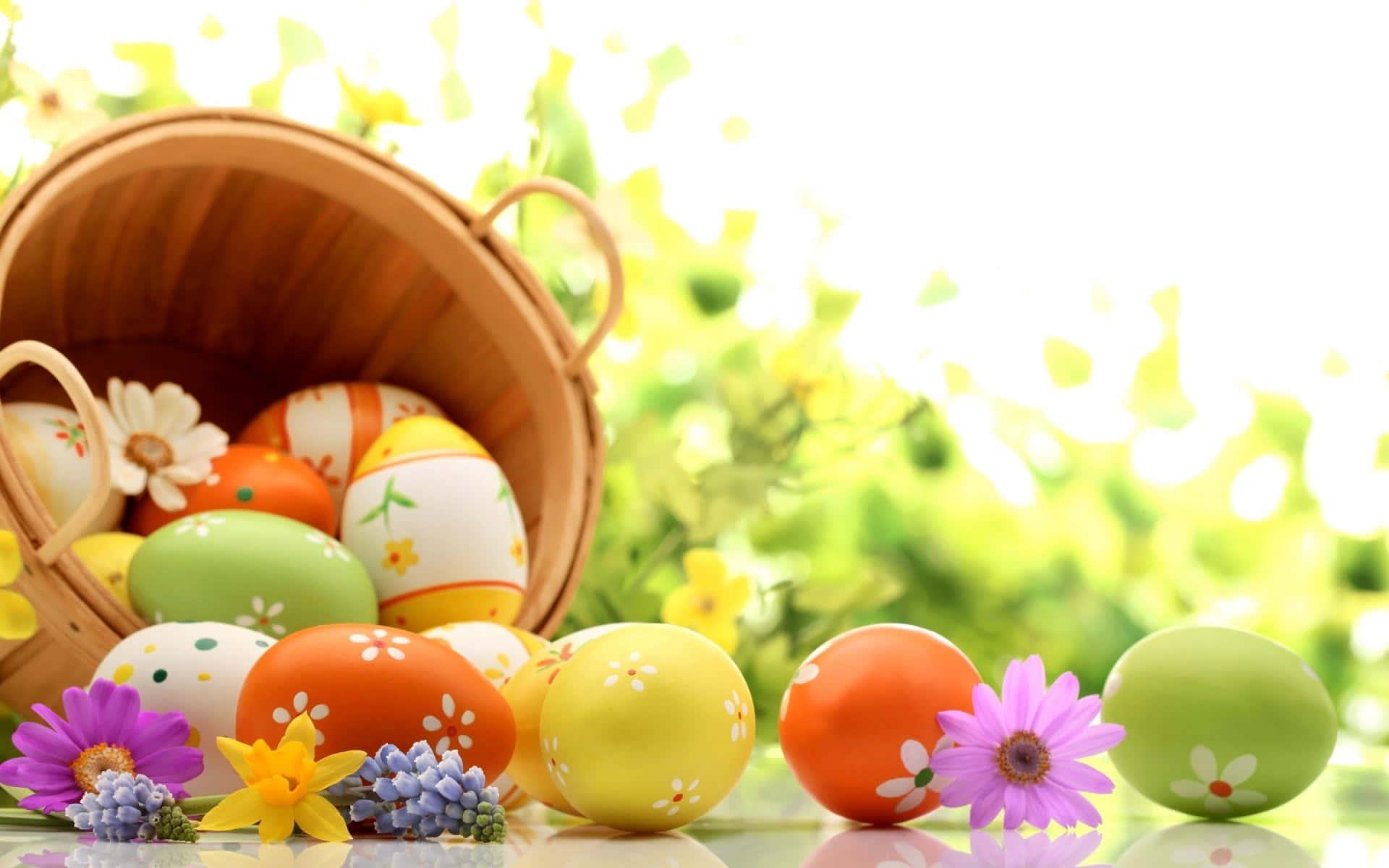 Kaibig-ibig na Easter Bunny na Napapaligiran ng Makukulay na Itlog sa Masiglang Spring Background Wallpaper