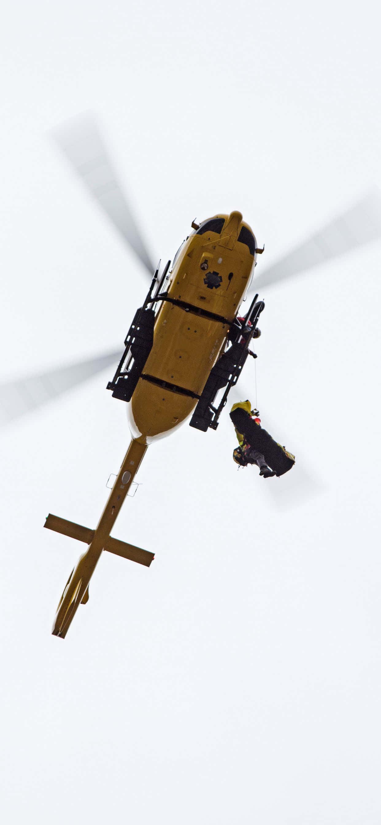 "Kakuha ang Kagandahan ng Langit sa Estilo gamit ang iPhone Xs Max Helicopters" Wallpaper