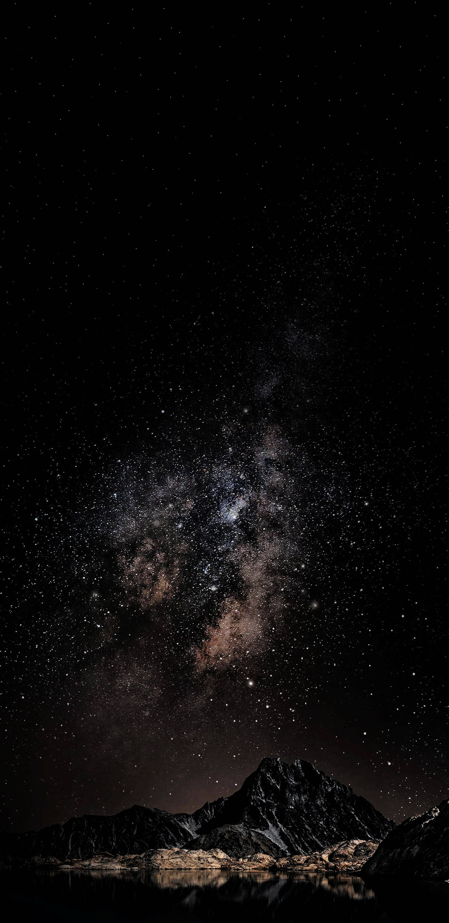 Kalangitan na Puno ng Bituin sa Itaas ng Bundok Wallpaper