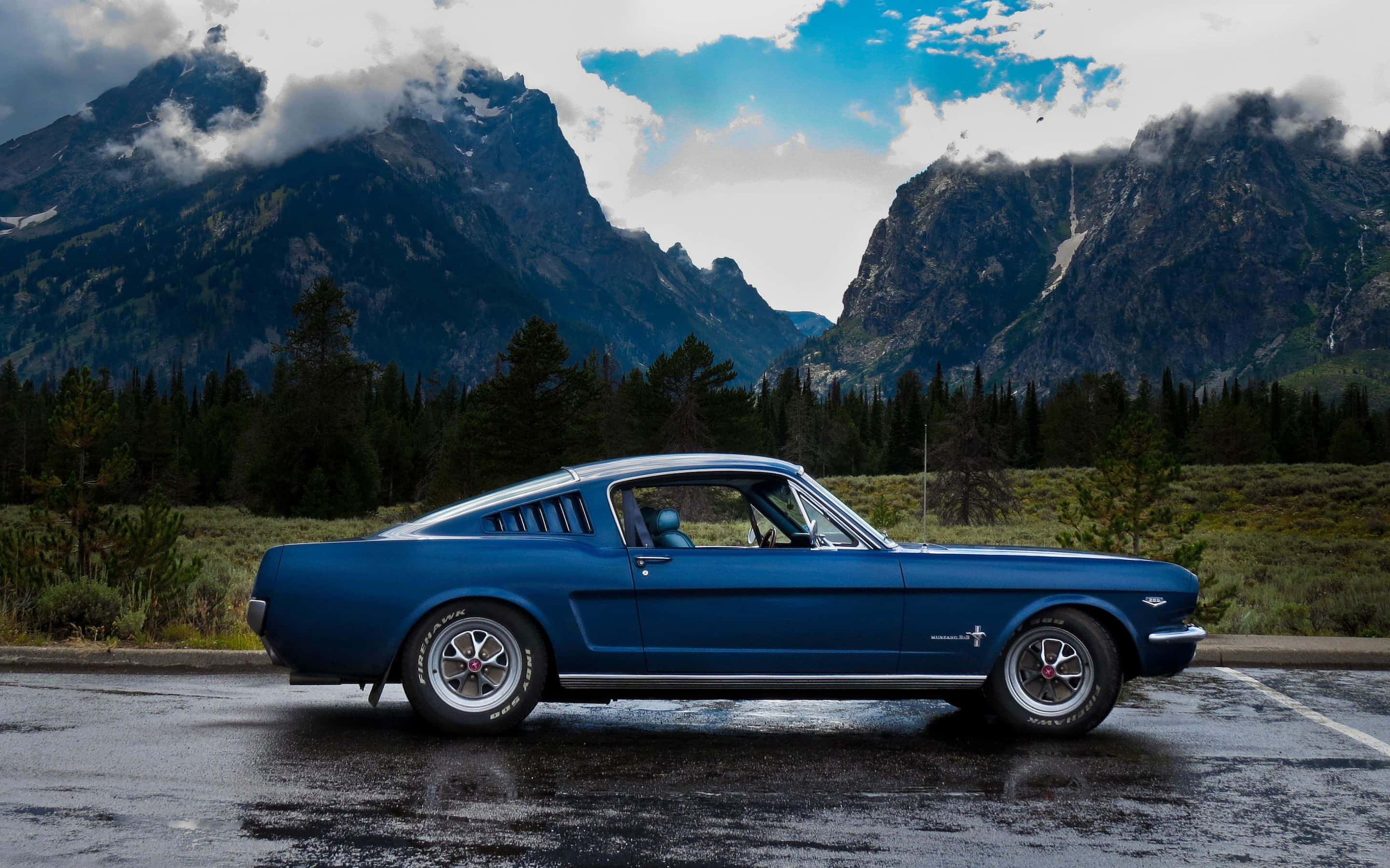 Kapansin-pansing Tanawin ng 1966 Ford Mustang Fastback Wallpaper