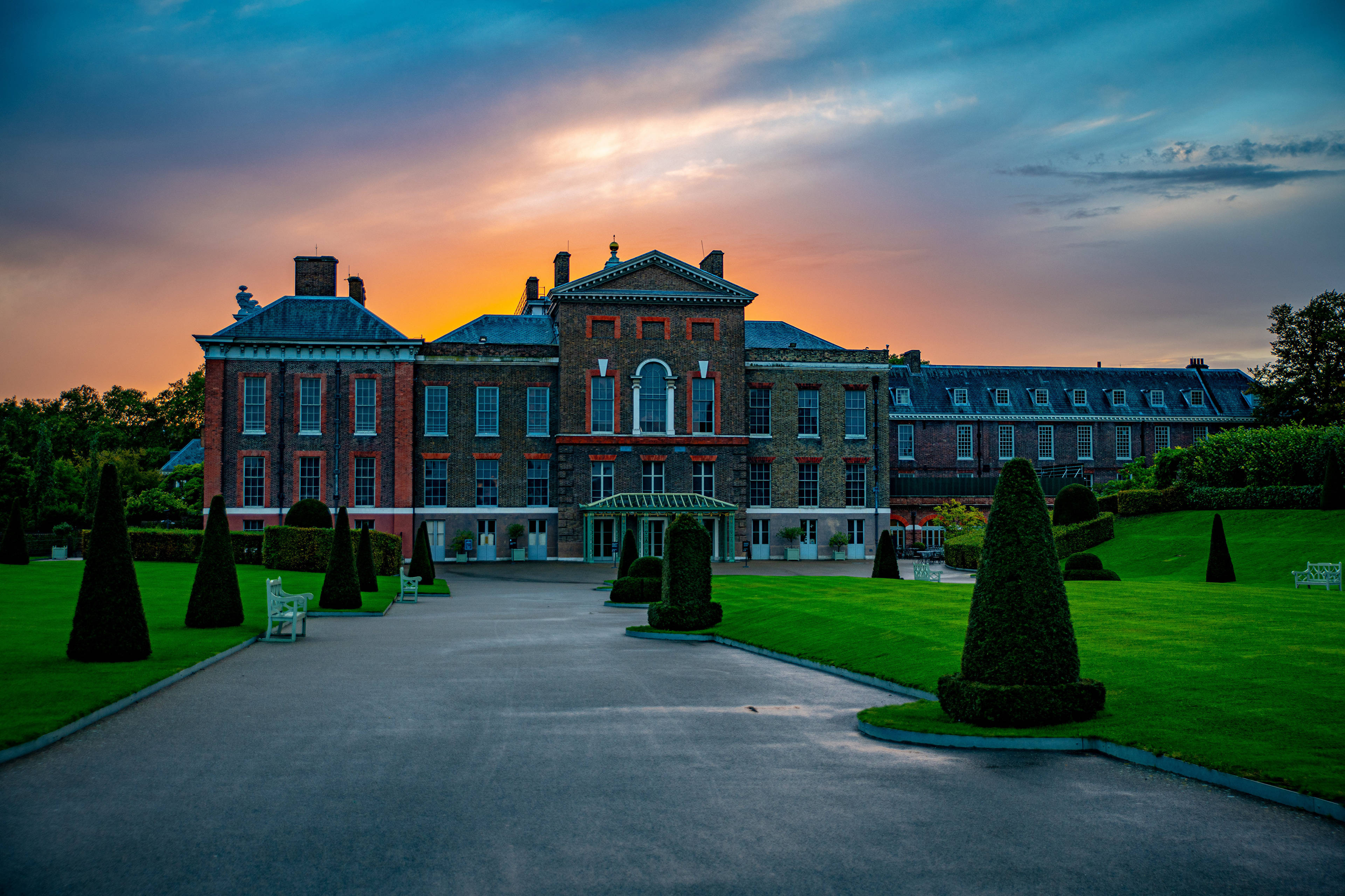 Kensington Palace na Kuha sa Oras ng Paglubog ng Araw Wallpaper