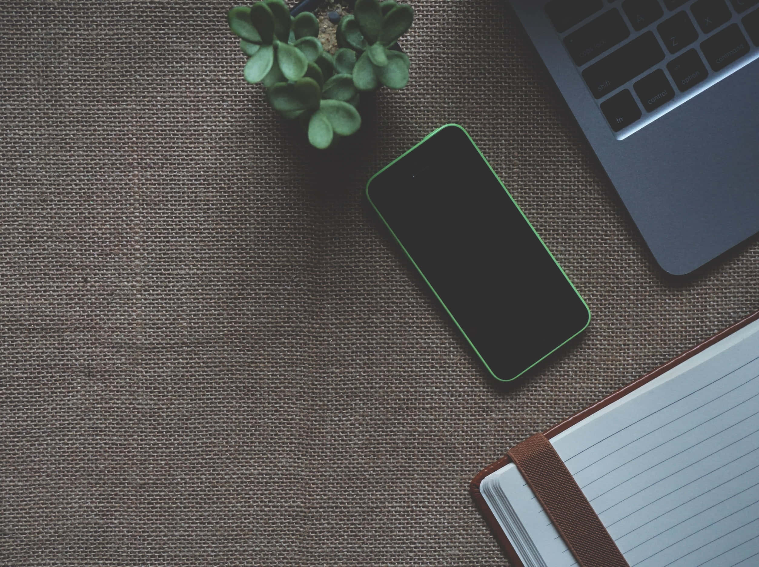Kilalanin ang Aesthetic MacBook: Makinis, Estilo at Sopistikado Wallpaper