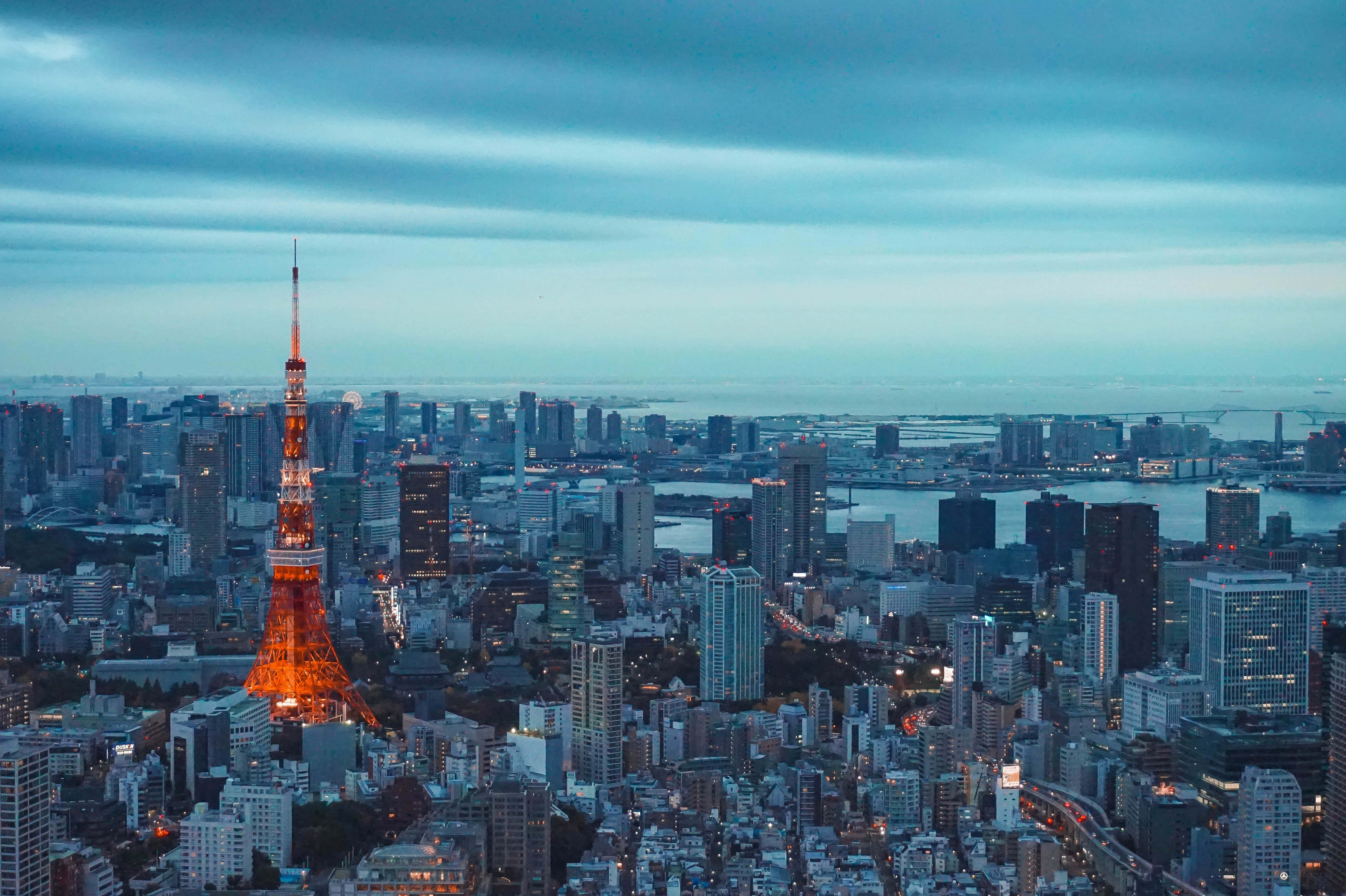 Komprehensibong Tanawin ng Lungsod ng Tokyo sa Japan Wallpaper