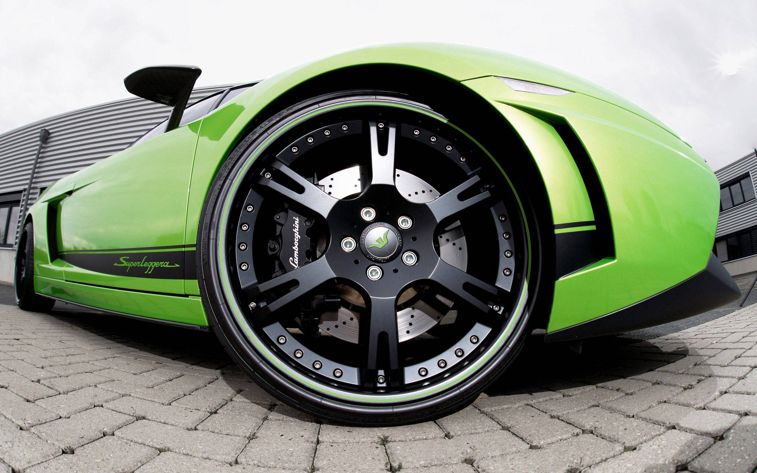 Kunin ang Fisheye View ng Green na Lamborghini Wallpaper