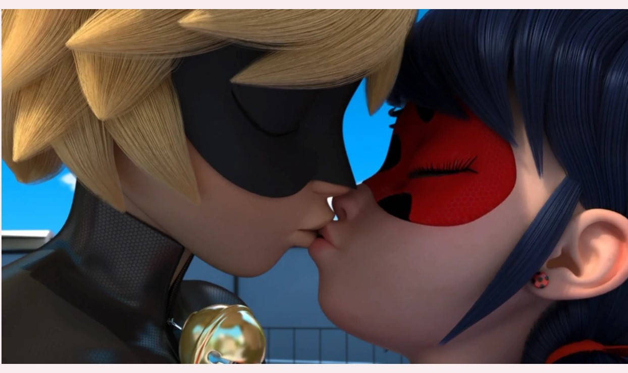 Ladybug At Cat Noir Halik Romantiko Wallpaper