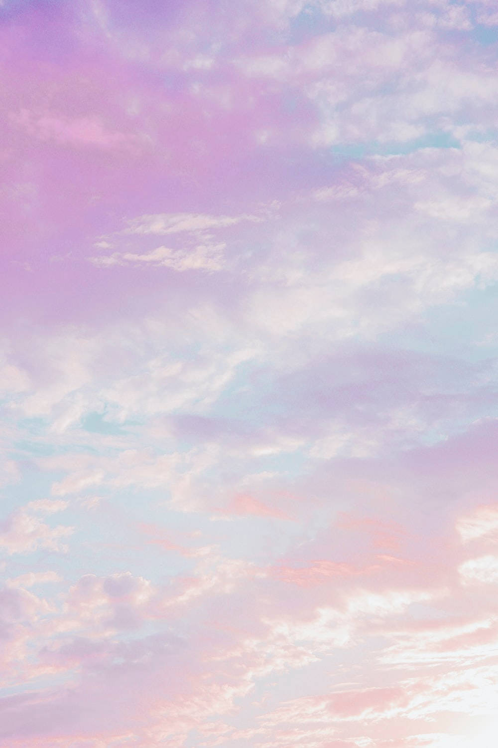 Langit na Maulap na Light Purple Aesthetic Wallpaper