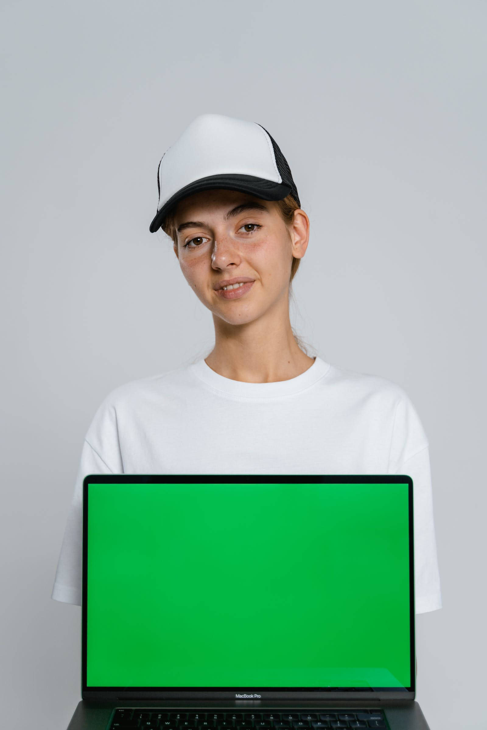 Laptop na may Green Screen Wallpaper