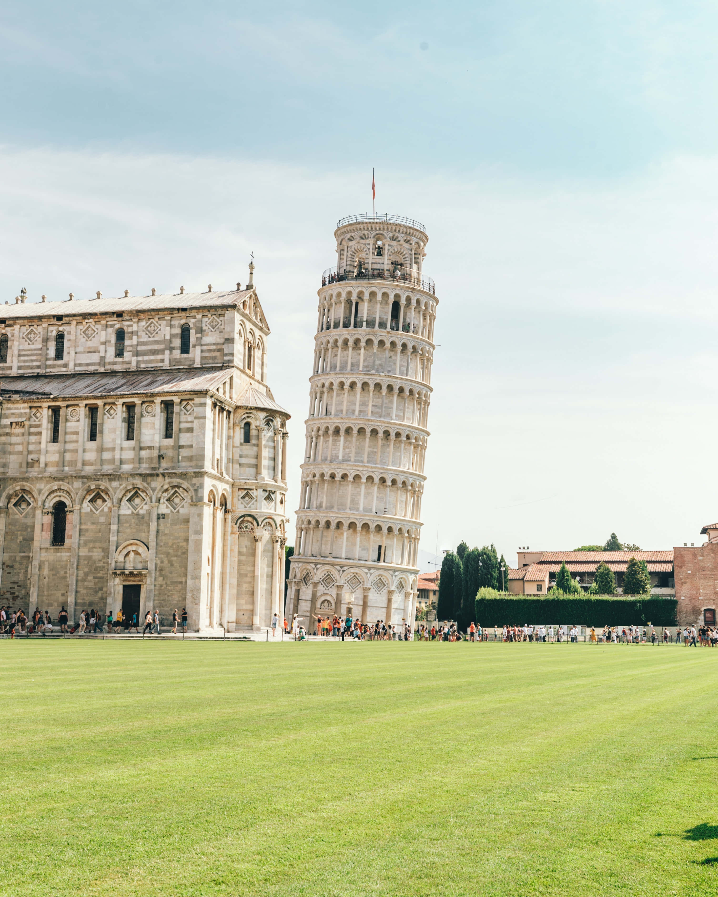 Larawan ng Leaning Tower of Pisa gamit ang Telepono Wallpaper