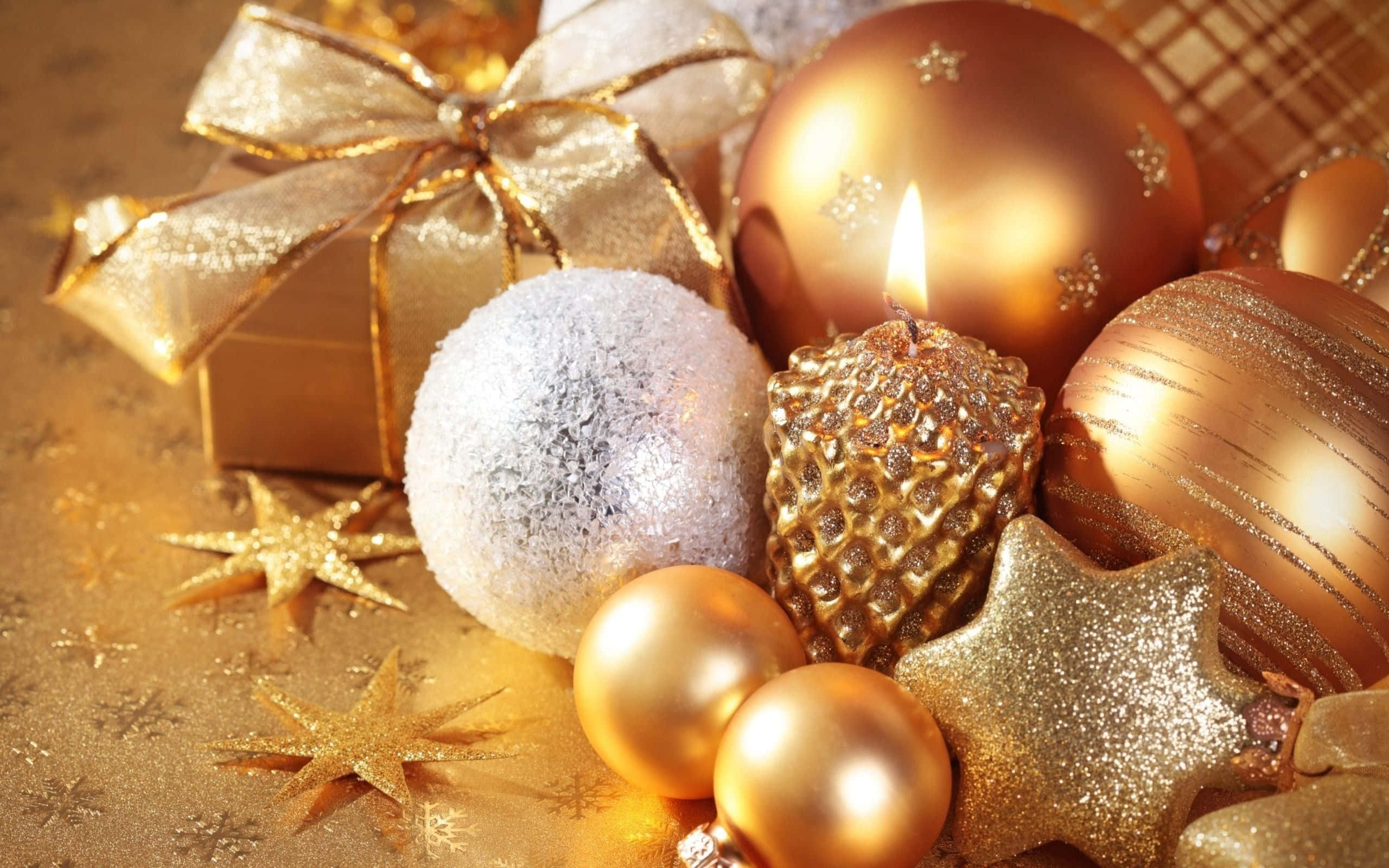 Larawan ng mga Makikinang na Palamuting Pasko Wallpaper
