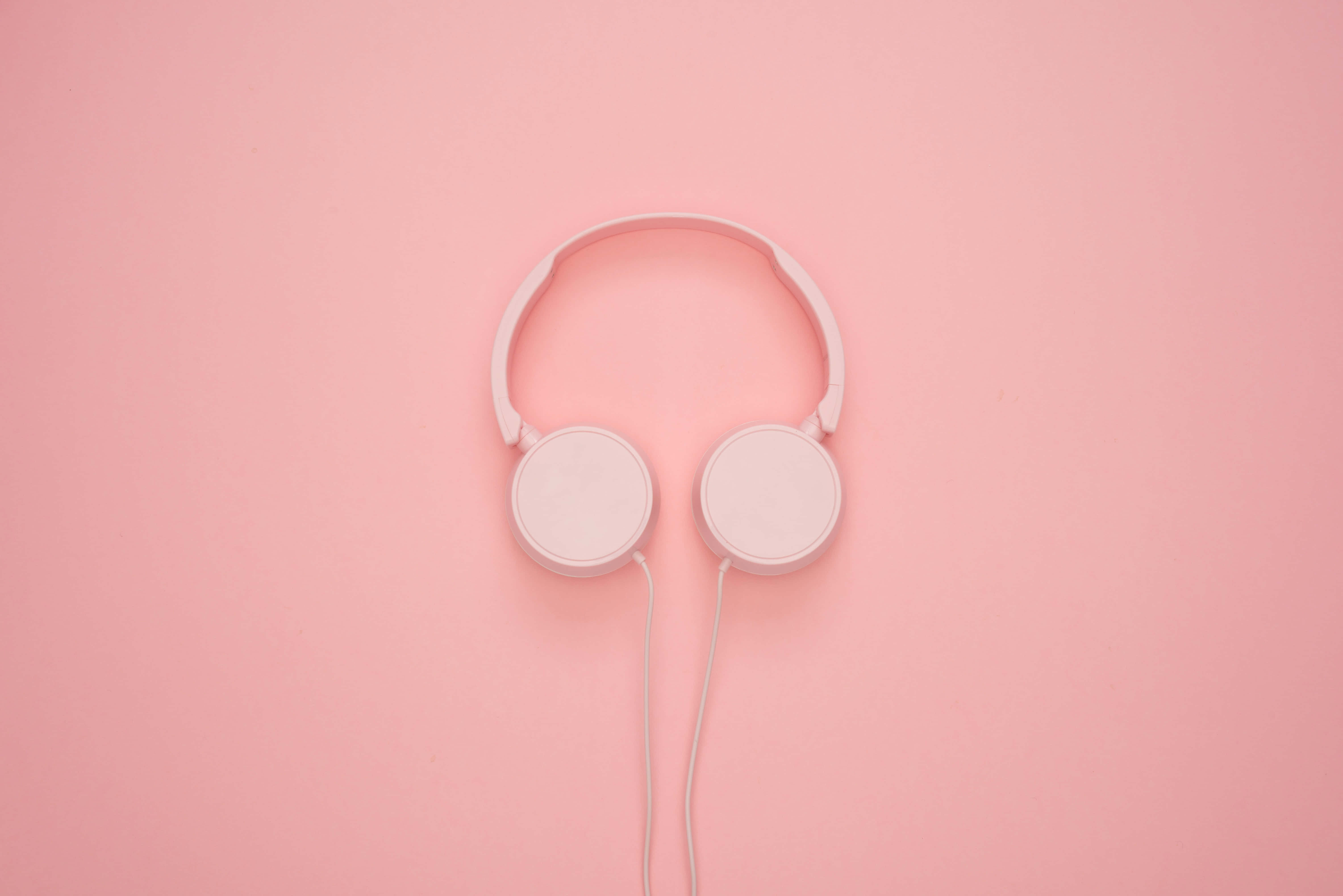Larawan ng Pink na Headset Wallpaper