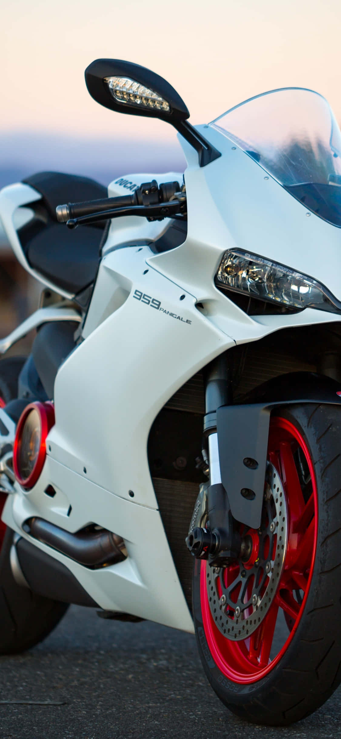 Larawan ng Puting Superbike Wallpaper