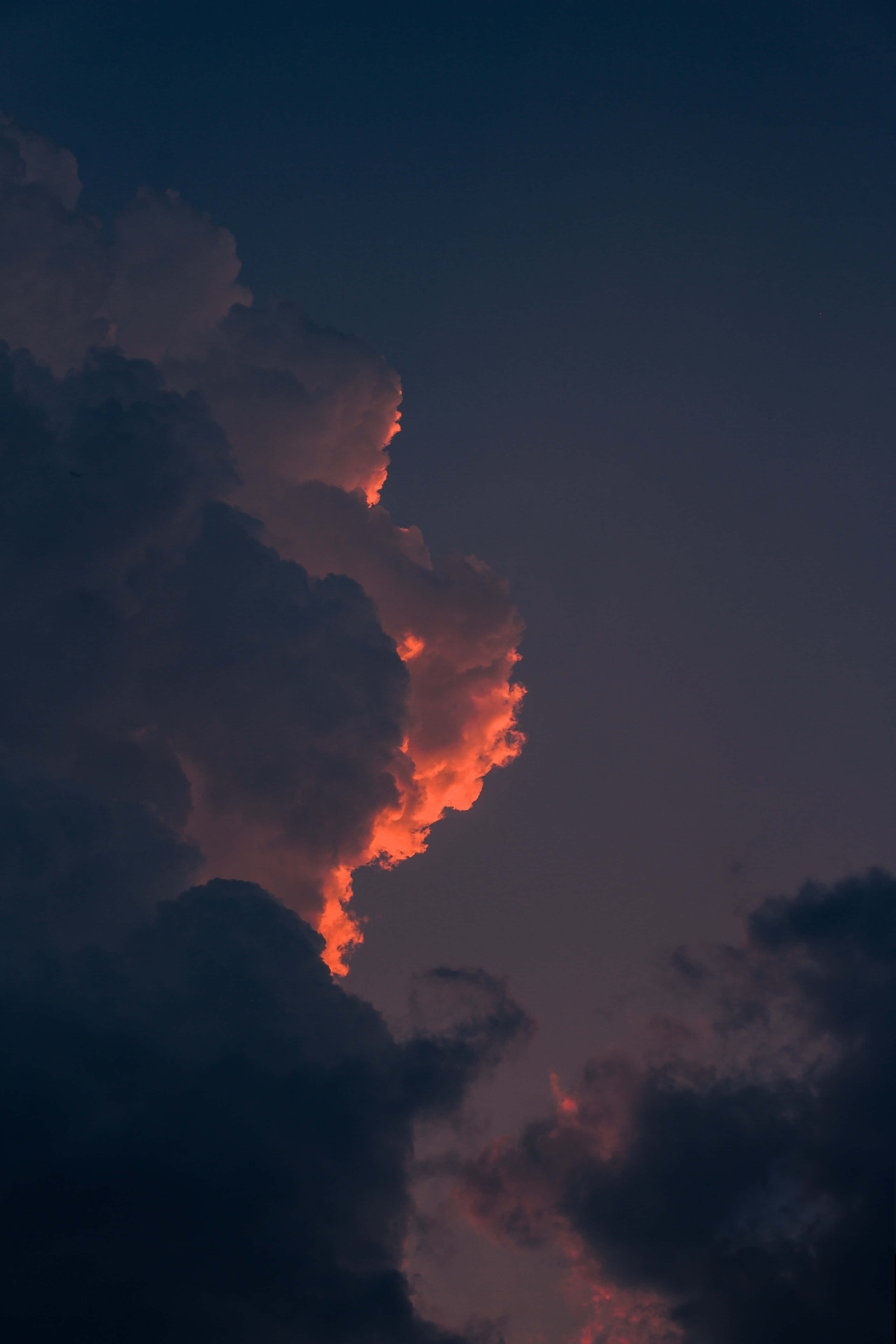 Larawang "Napakagandang Paglubog ng Araw sa Tahimik na Aesthetic na Kalangitan" Wallpaper