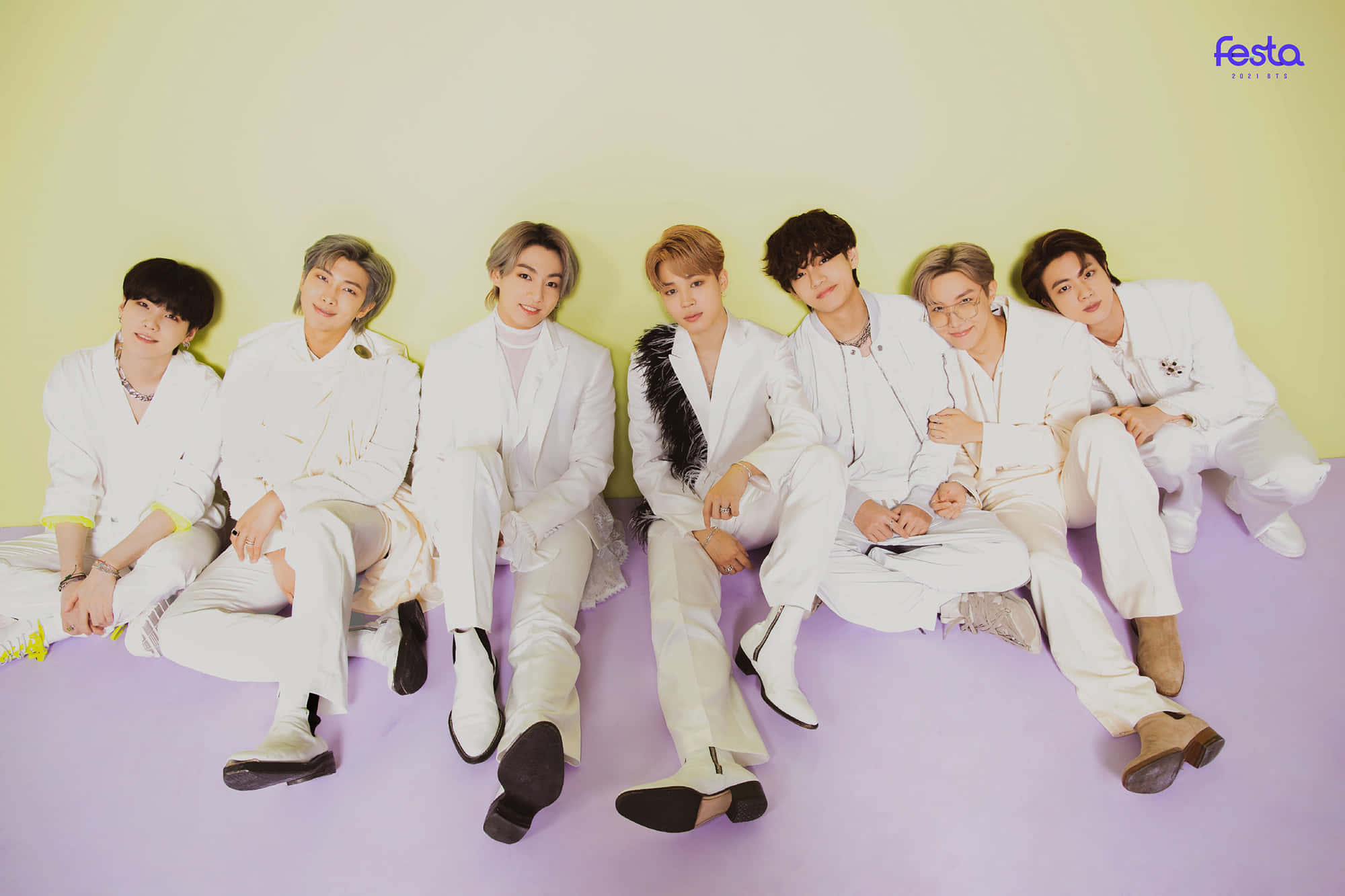 Larawang Pampamilya ng BTS Wallpaper