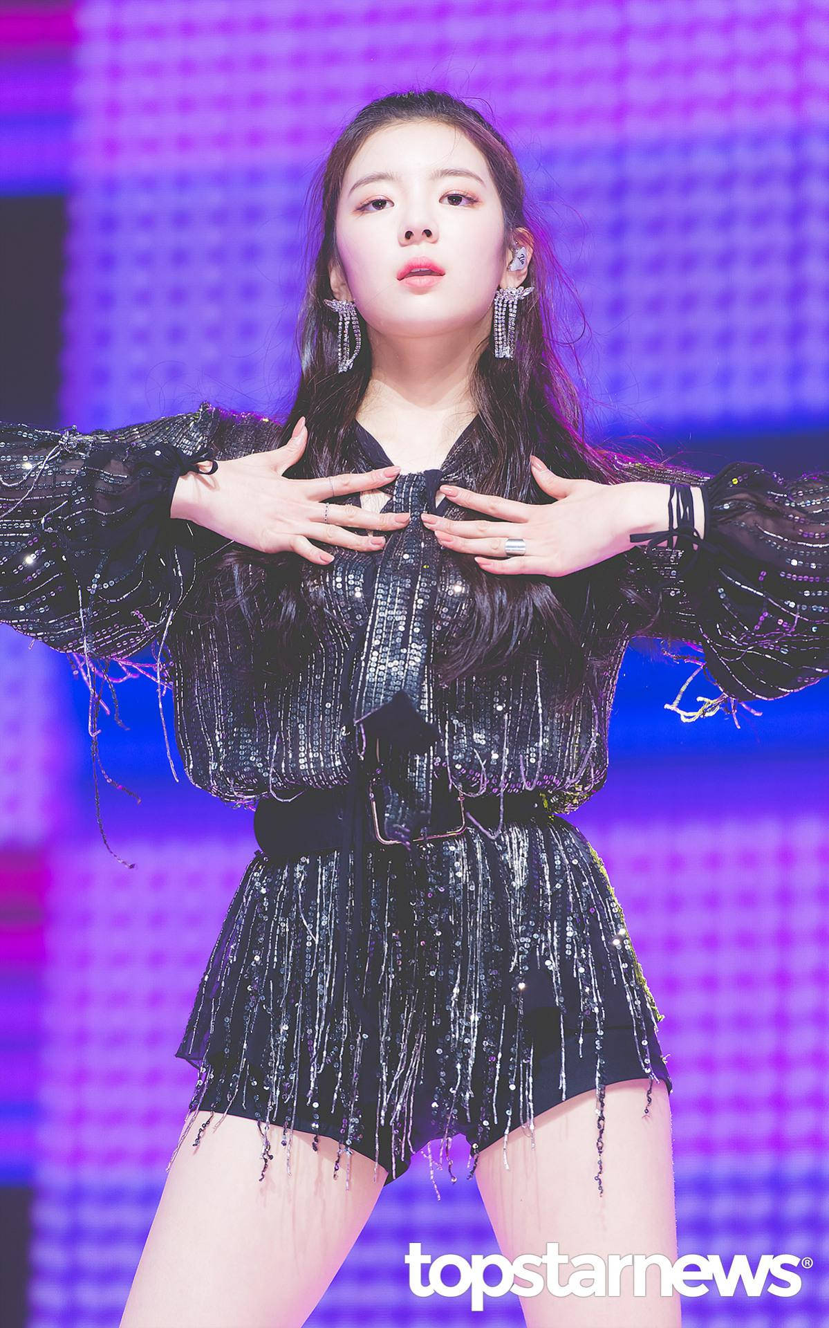 Lia Stage Performance Wallpaper