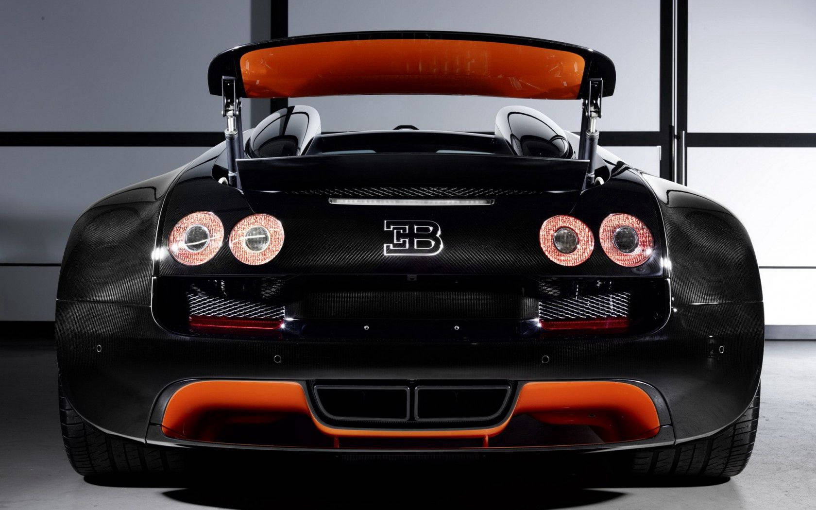Likod ng Bugatti Veyron Wallpaper