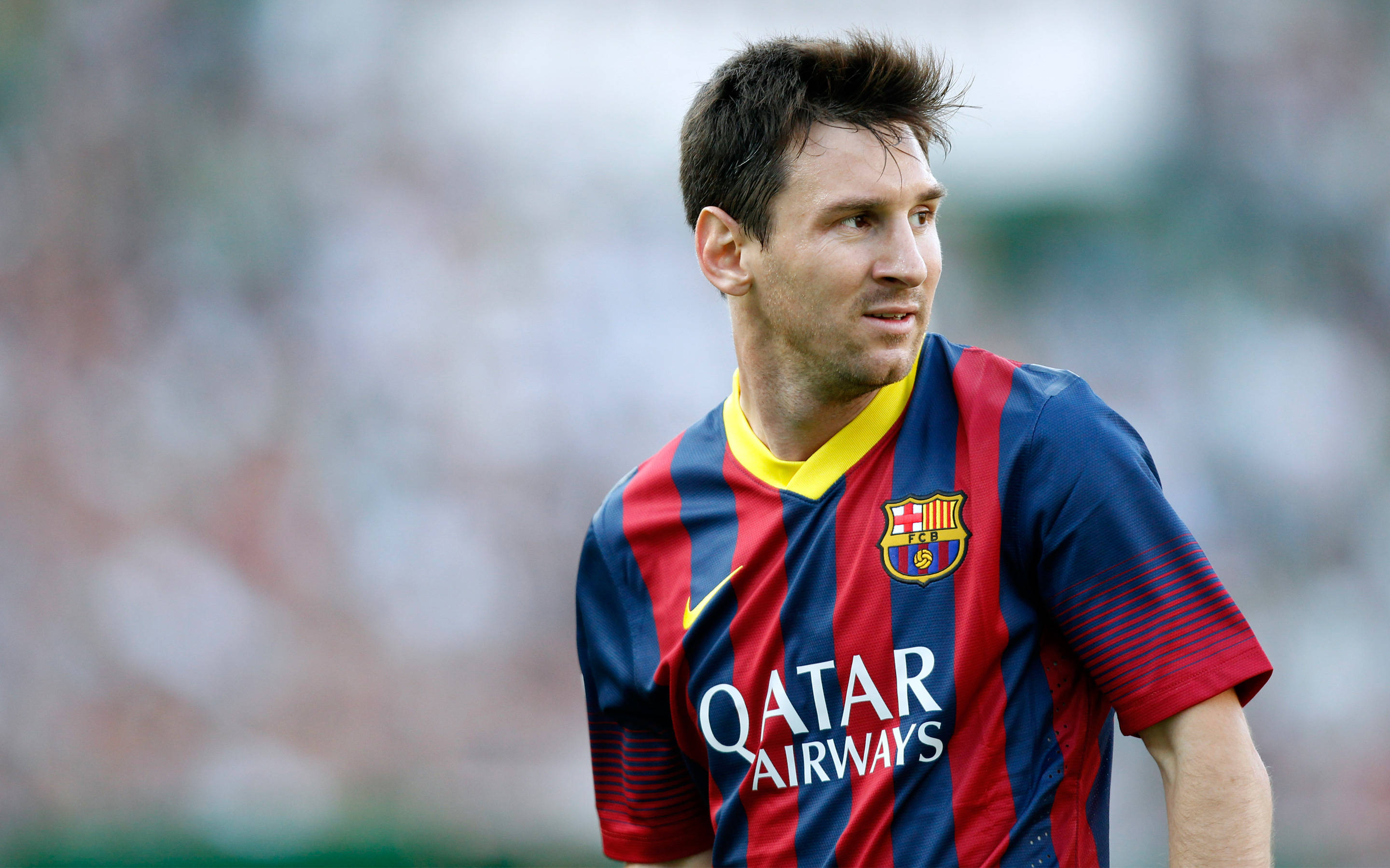 Lionel Messi sa isang laban ng Barcelona, ang koponan na kanyang tinatawag na tahanan Wallpaper