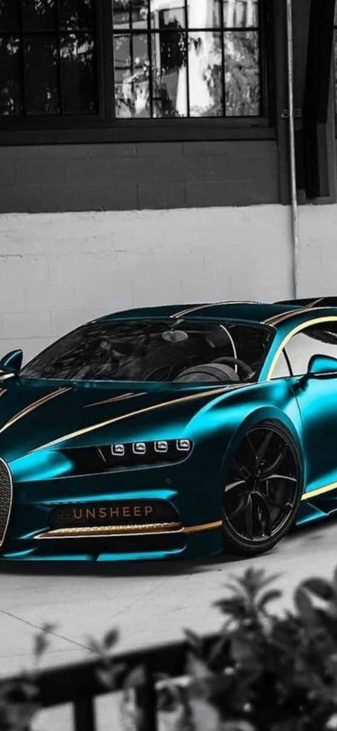 Luxurious Bugatti na ipinares sa modernong iPhone Xs Wallpaper