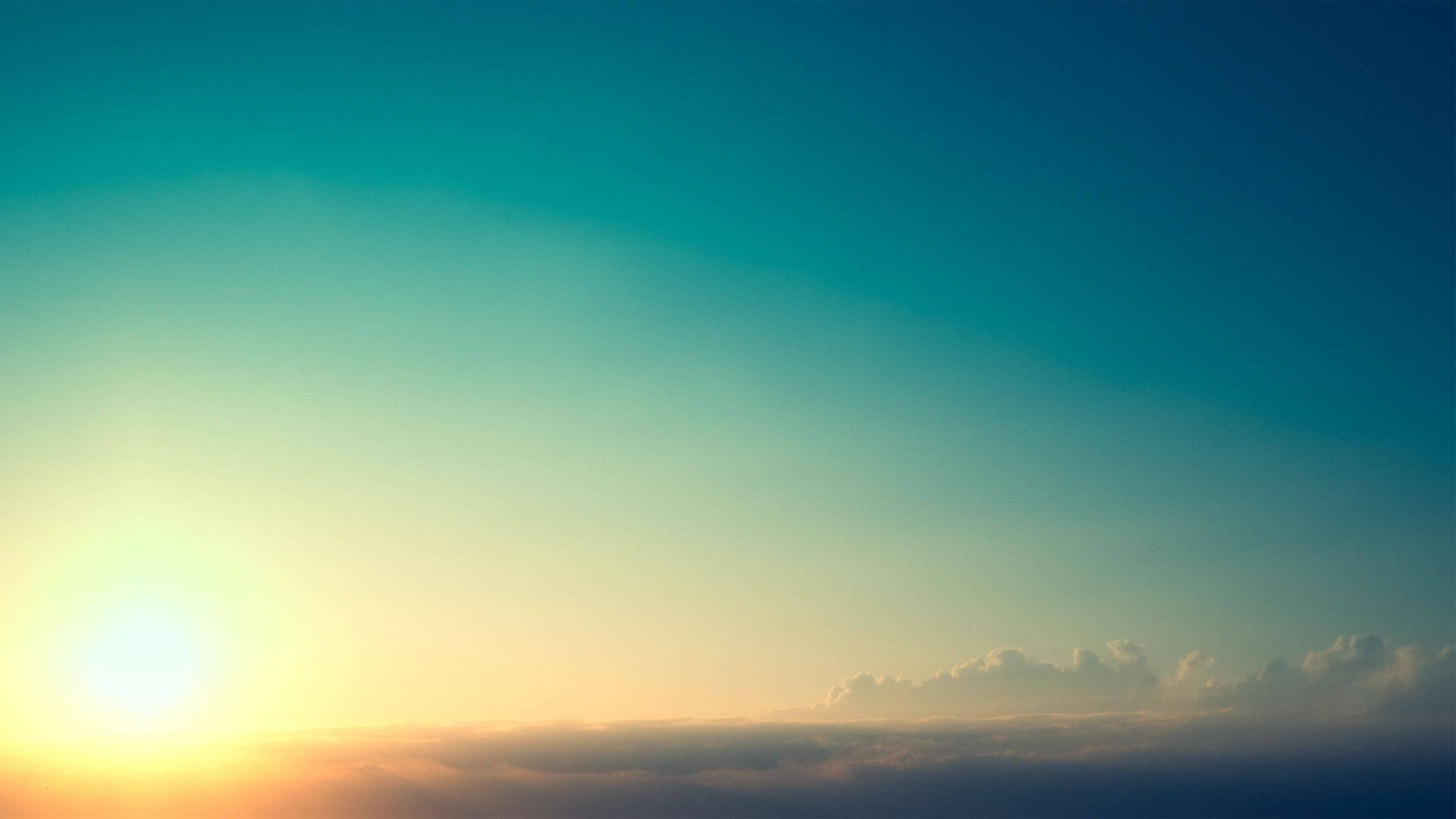 Luntiang Langit at ang Araw Wallpaper